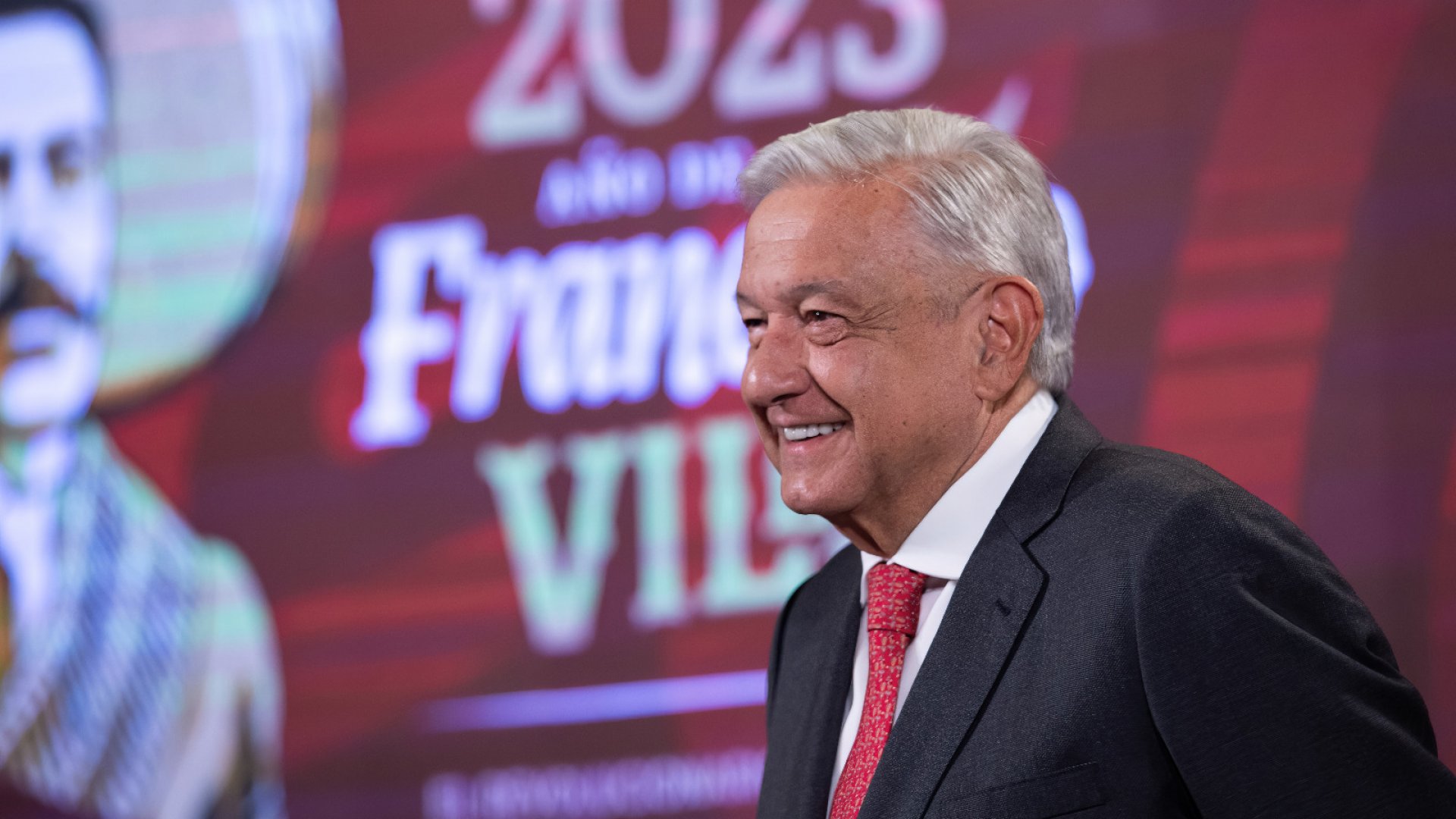 AMLO celebra reducción de índices de pobreza y desigualdad