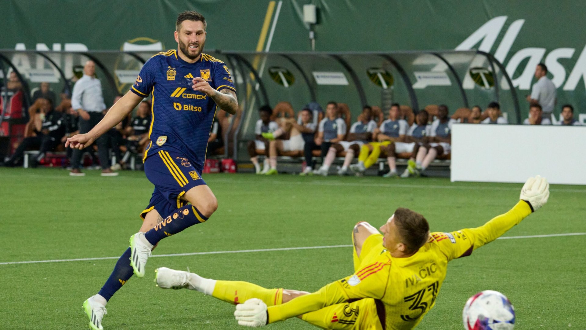 Tigres derrota a Portland 2-1