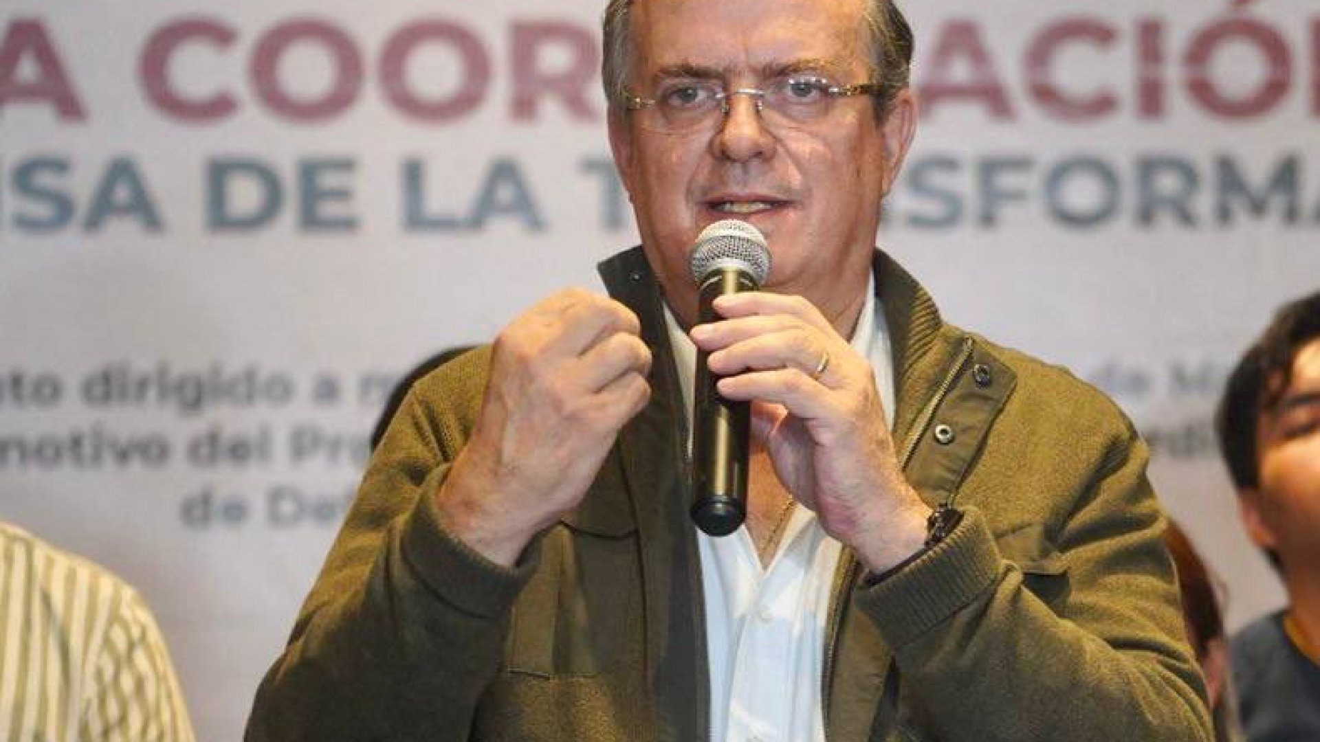 Marcelo Ebrard condena asesinato de empresario y su hijo