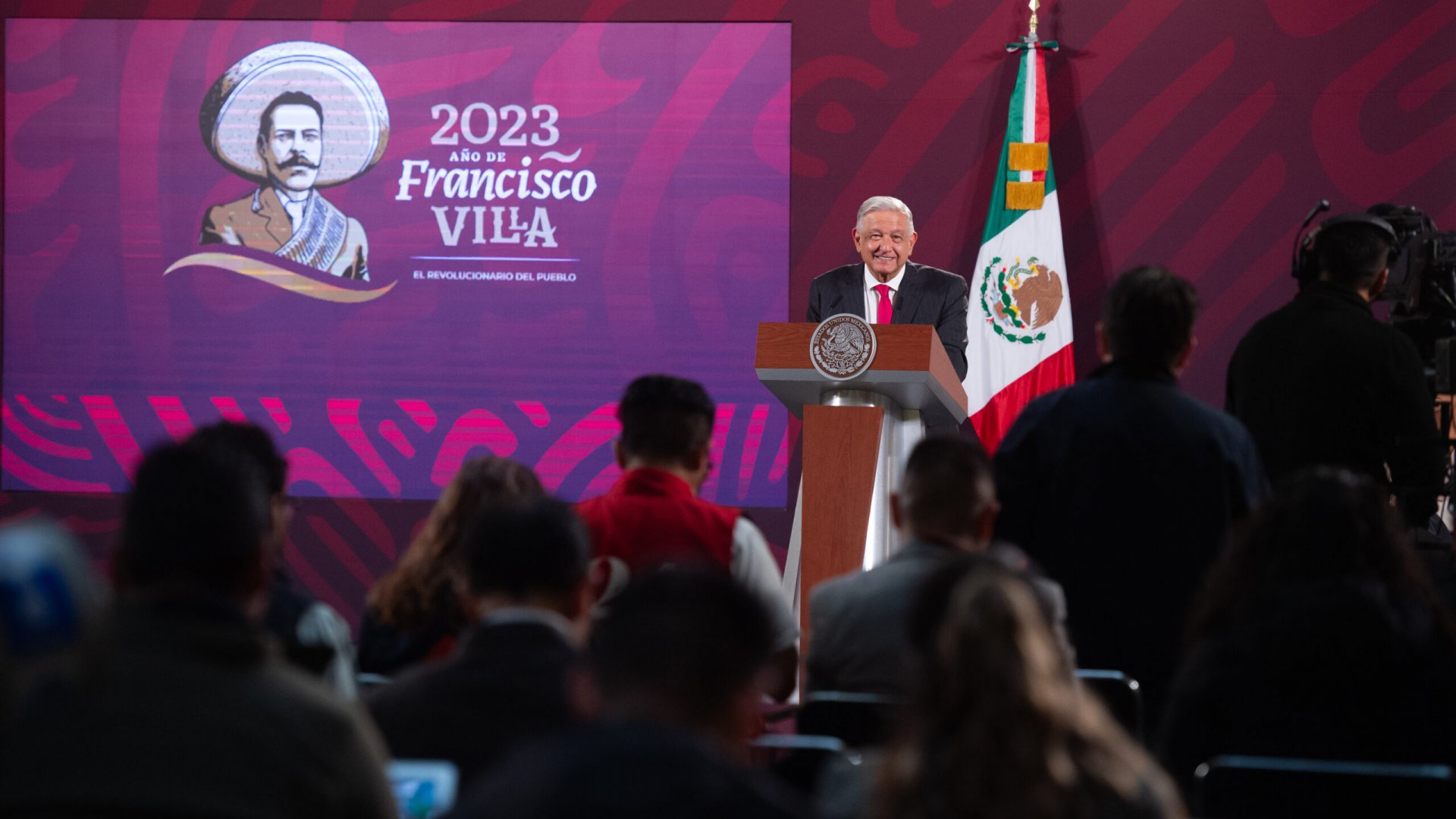 AMLO anuncia que actualización de censo de desaparecidos estará listo en 3 meses 