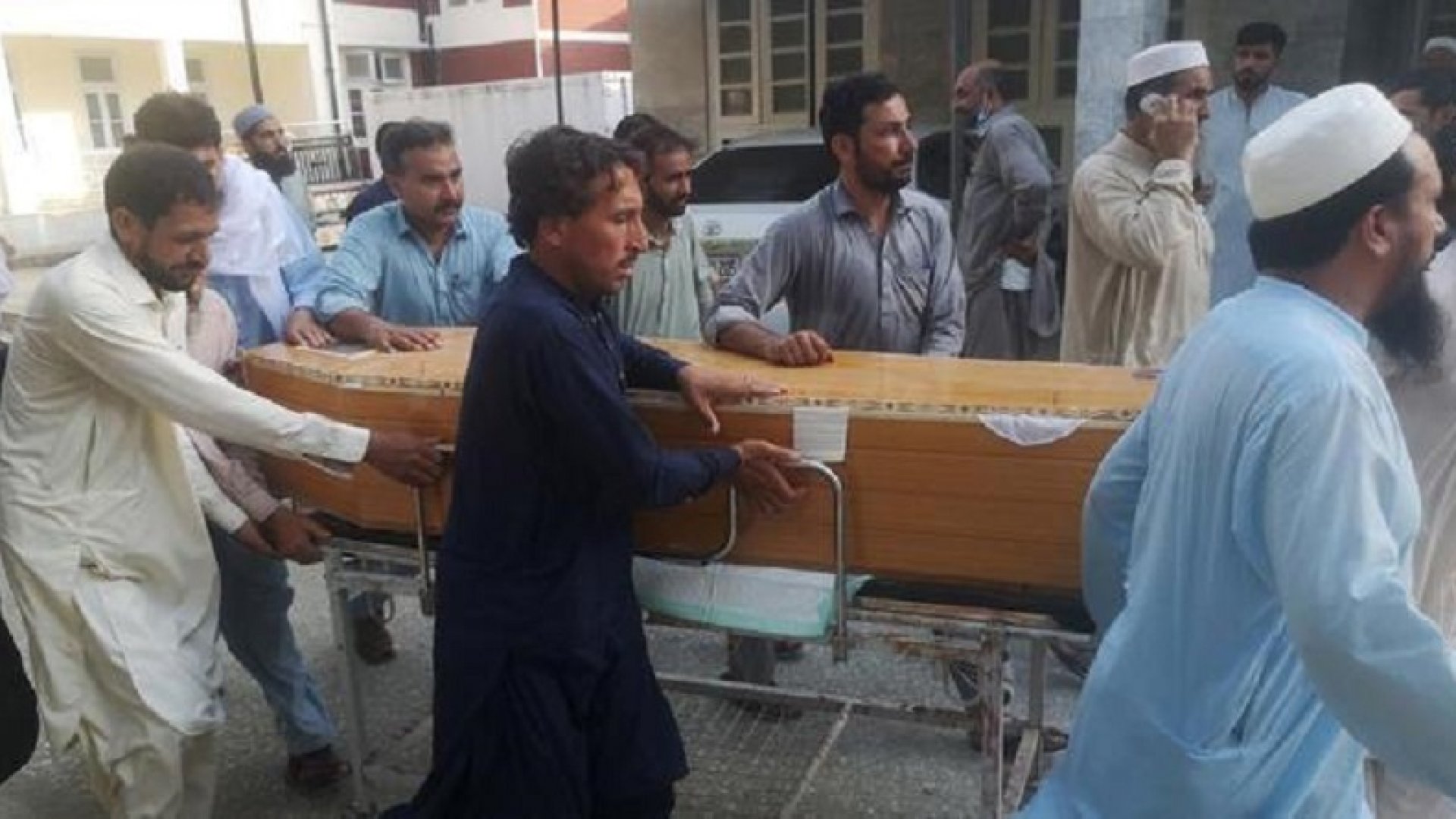 Se atribuye Estado Islámico atentado en Pakistán que mató a 54 personas