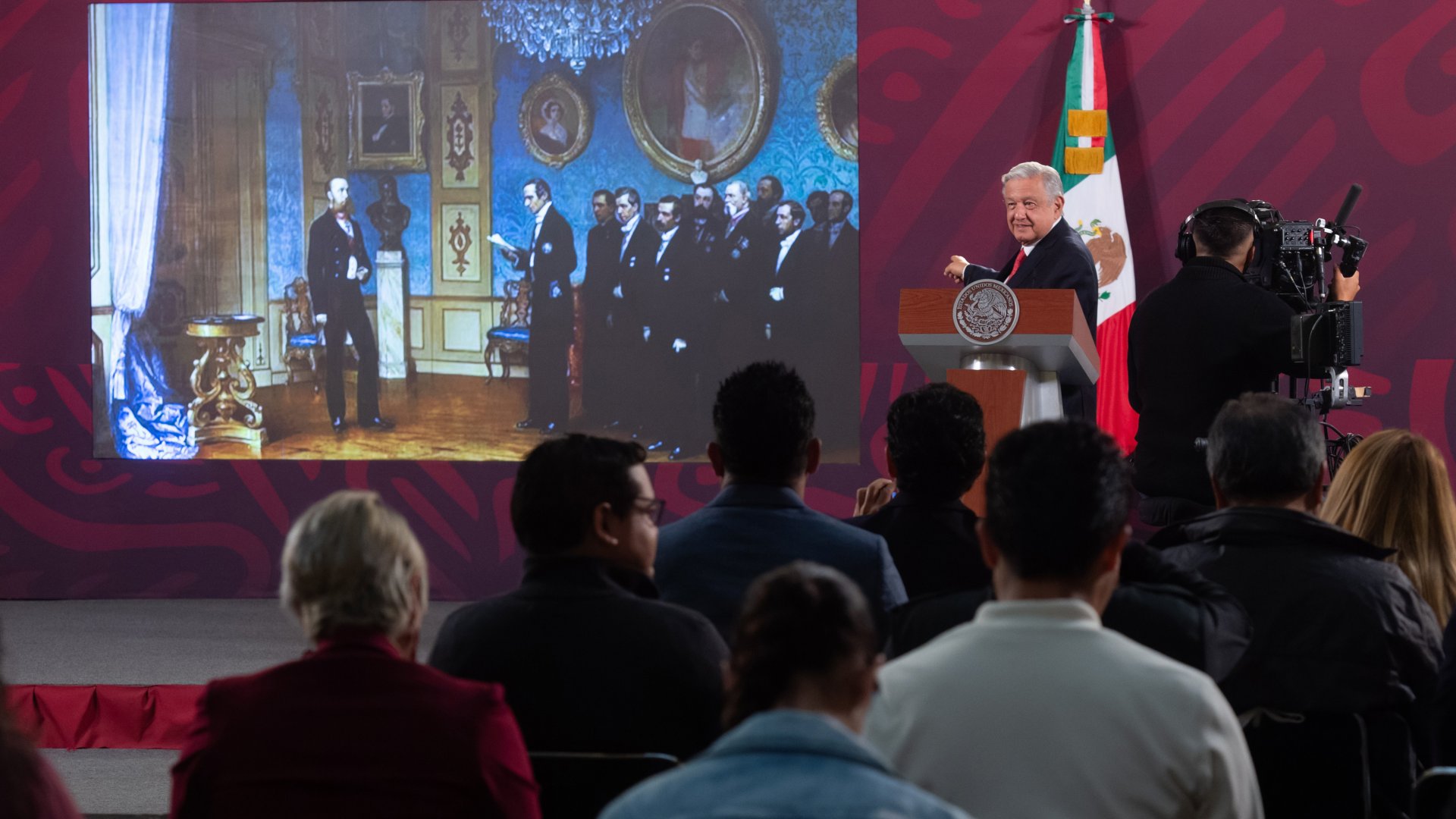 Ron DeSantis trata de rebasar “por la derecha” a Trump, pero se sigue hundiendo: AMLO