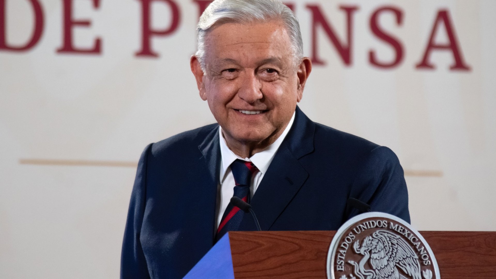 AMLO propone nuevo modelo para distribuir fármacos al país; habrá banco de reserva contra desabasto 