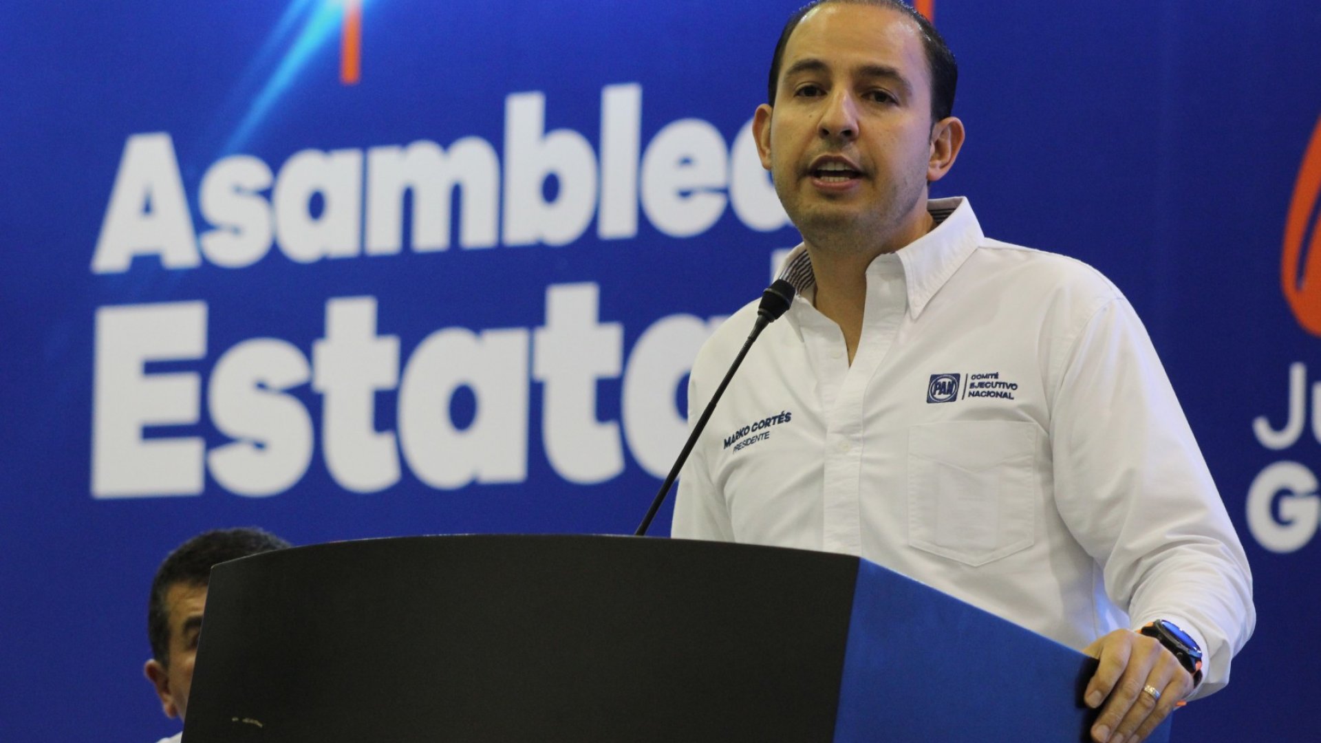 Llamado a quemar libro de texto es un acto retrógrada: Gobernador de Veracruz