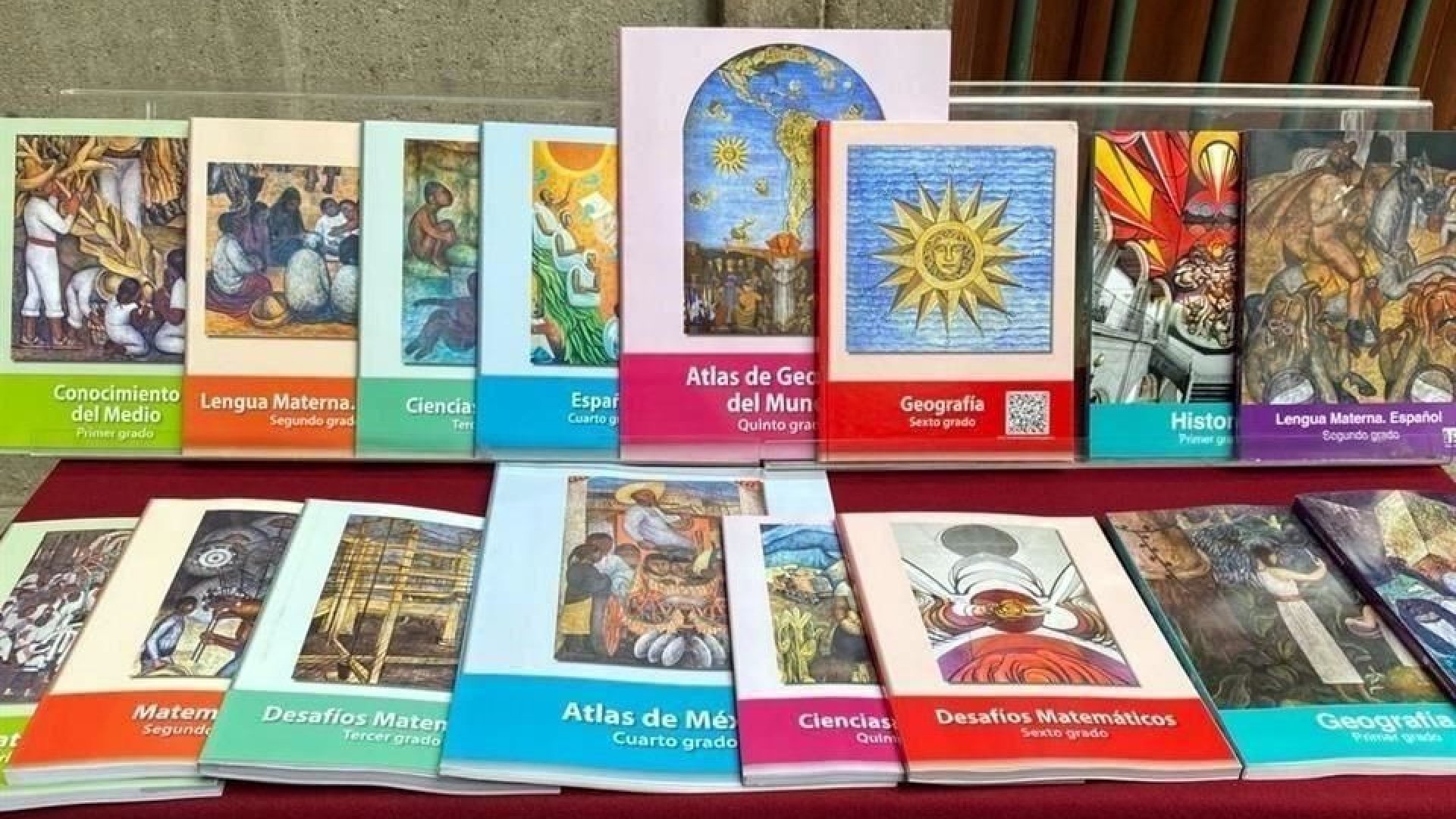 SNTE defiende libros de texto gratuitos y recalcan su importancia social 