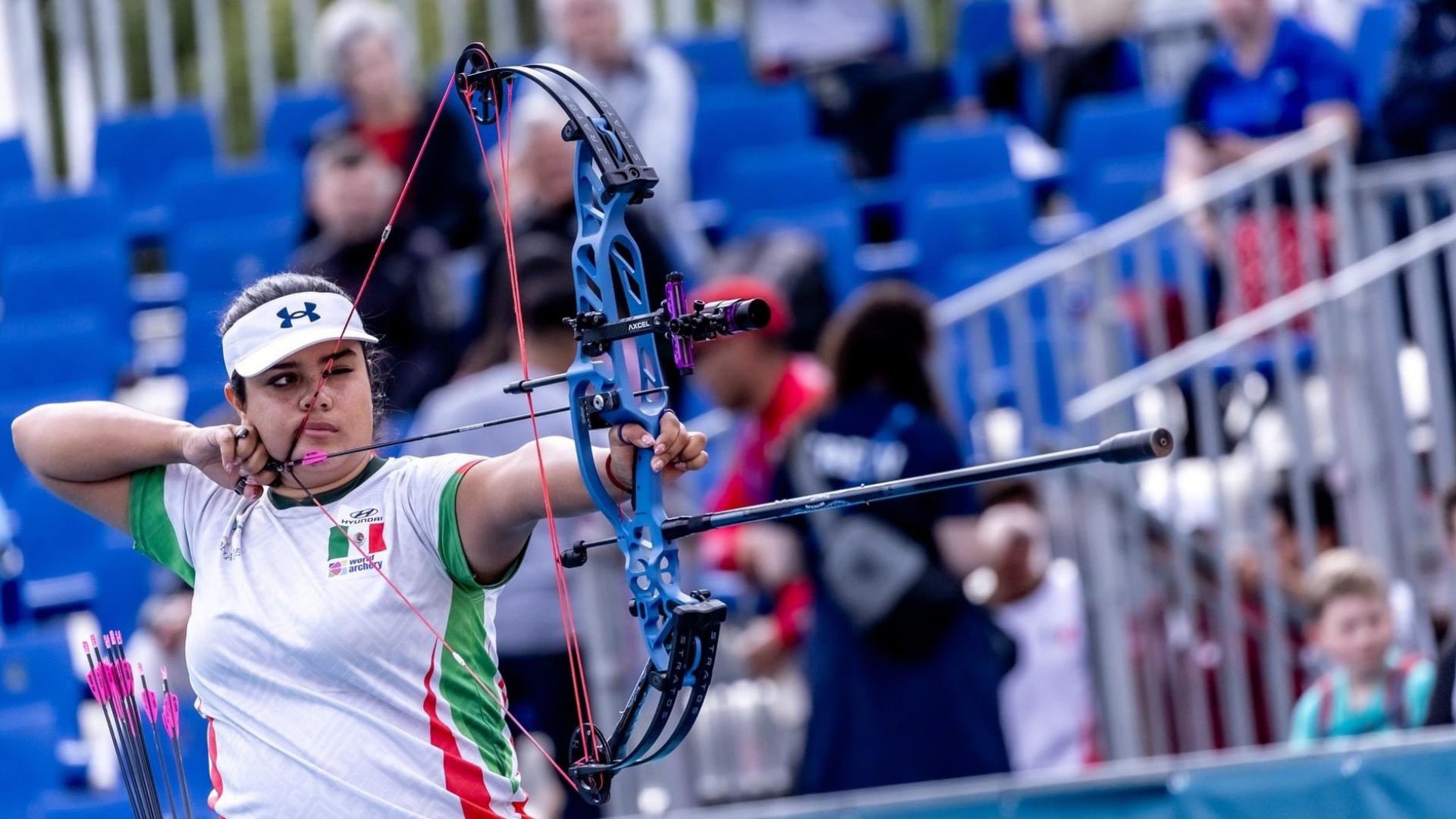 Andrea Becerra se lleva plata en tiro con arco