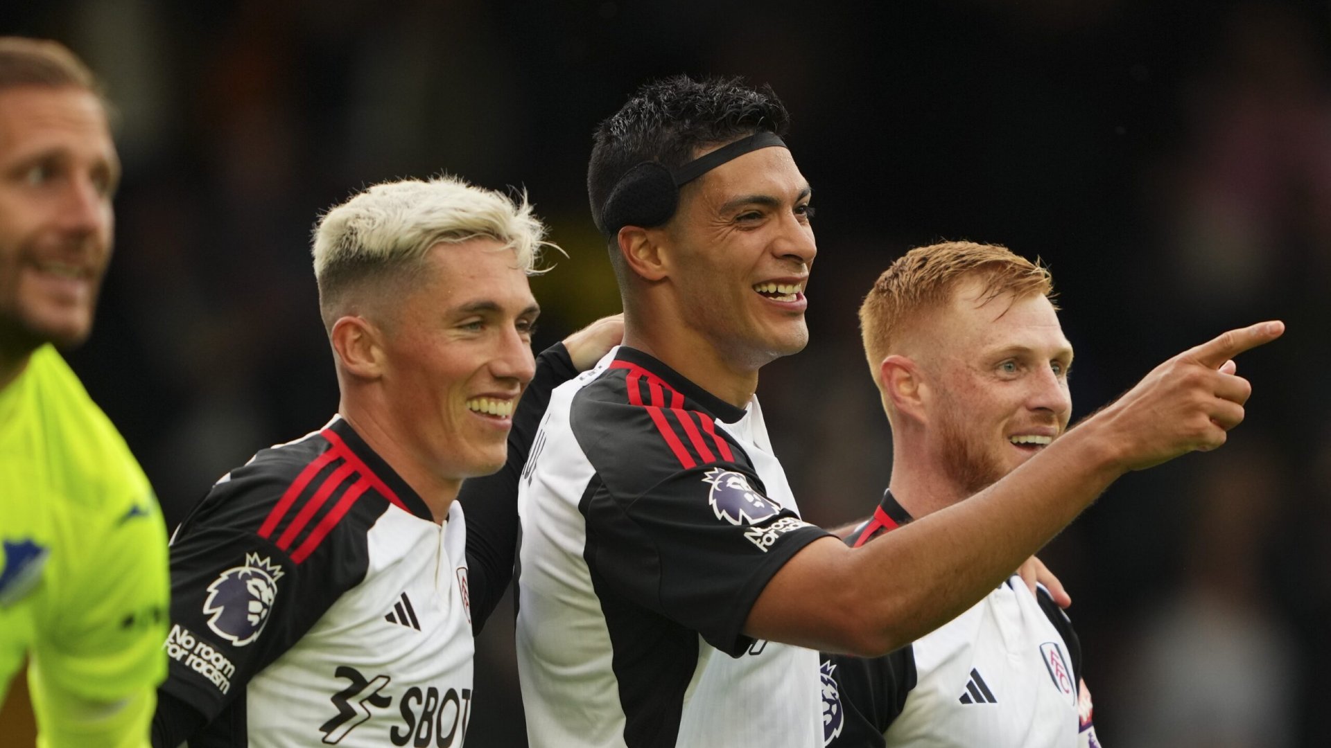 Raúl Jiménez ‘aulla’ primer gol con el Fulham