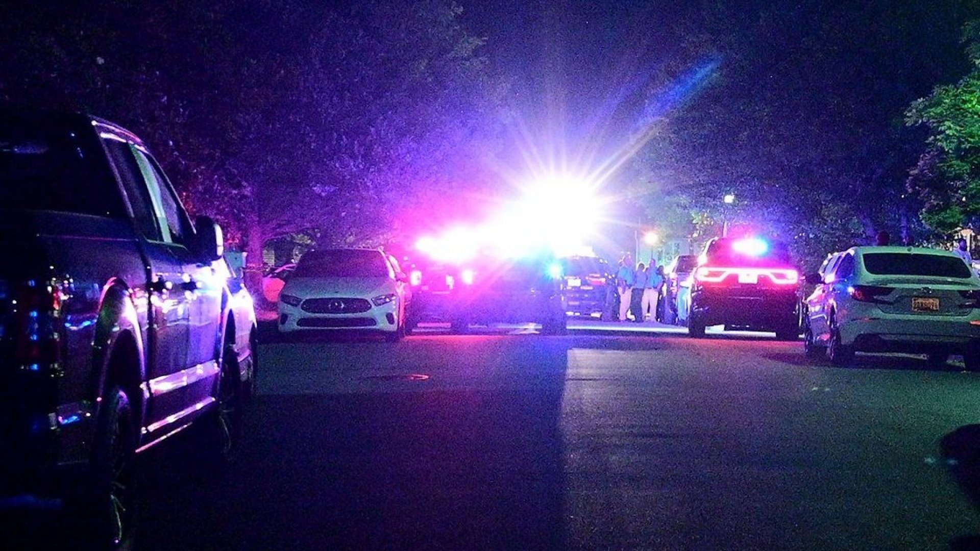 Tres muertos y dos heridos por un tiroteo en una calle de Washington DC