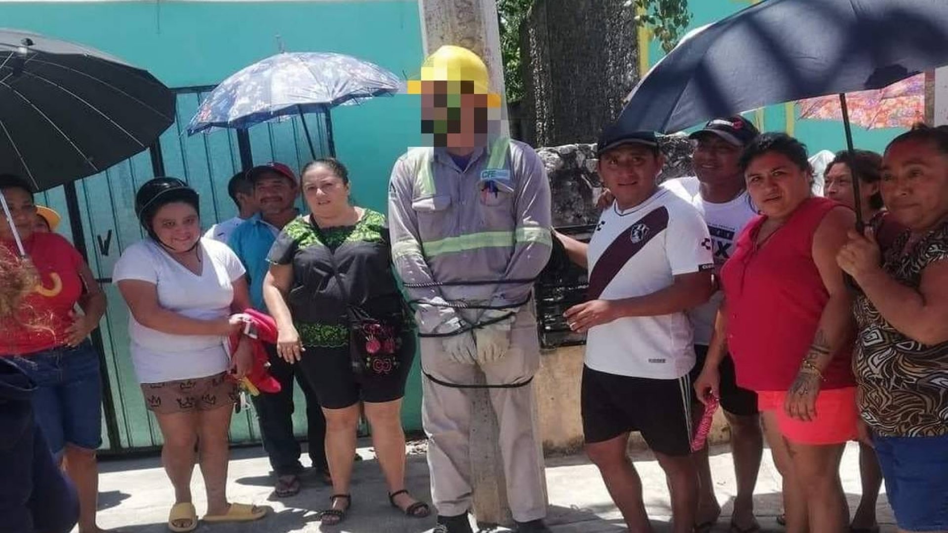 Amarran a un poste a trabajador de la CFE por apagones en Yucatán