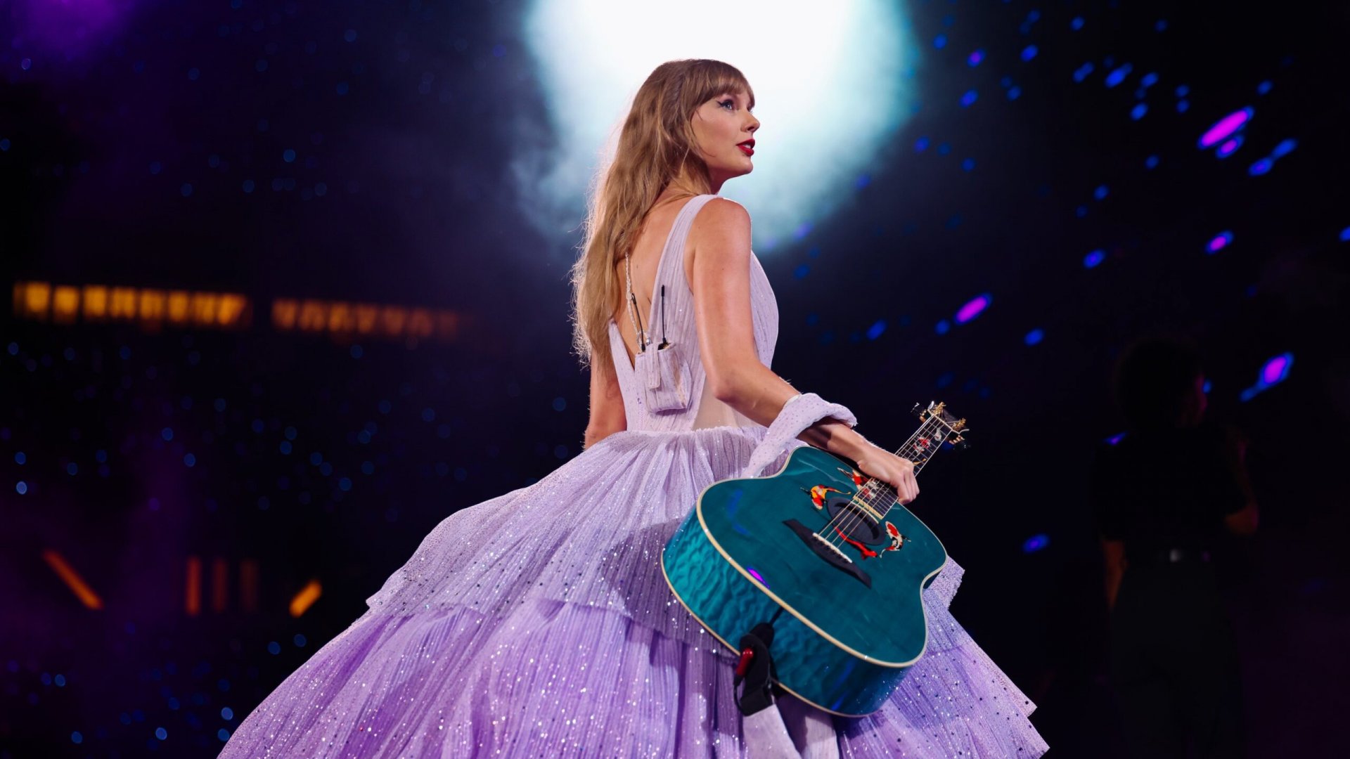 Sobornan fans a guardias para ver concierto de Taylor Swift