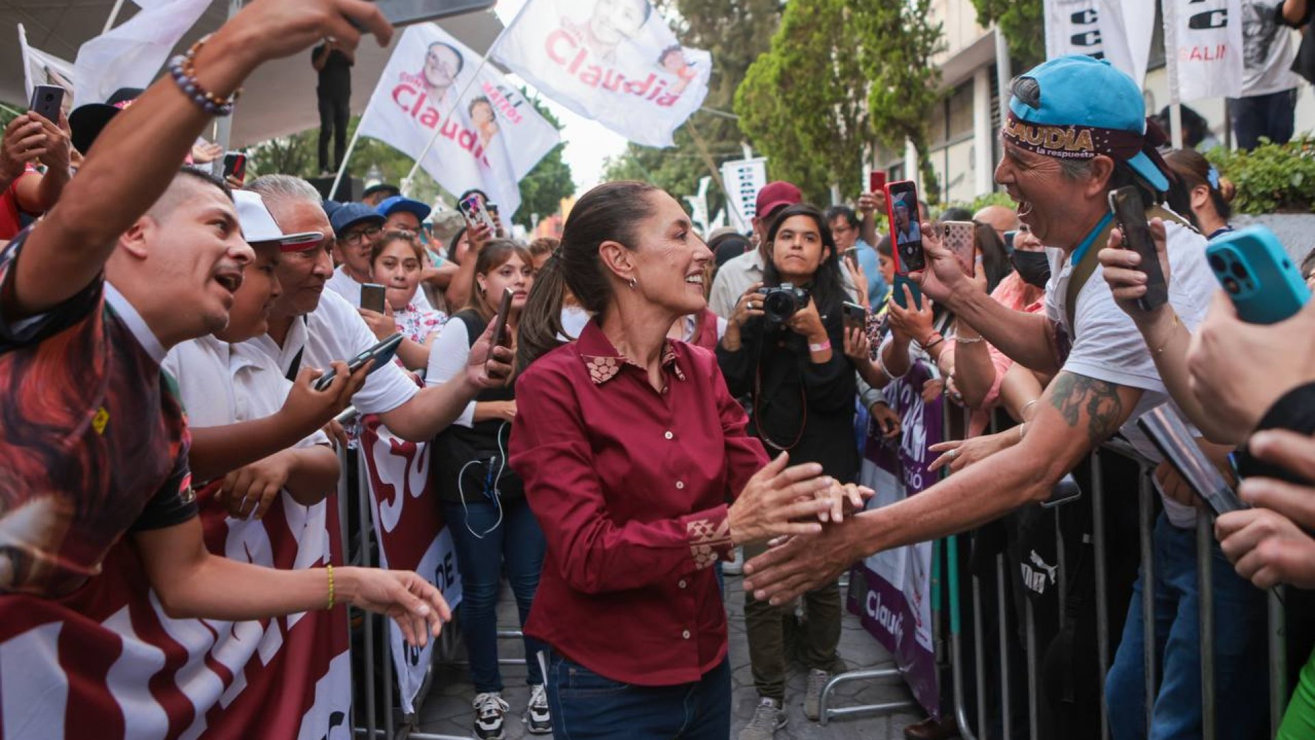 Claudia Sheinbaum destaca bajo endeudamiento del Gobierno de AMLO