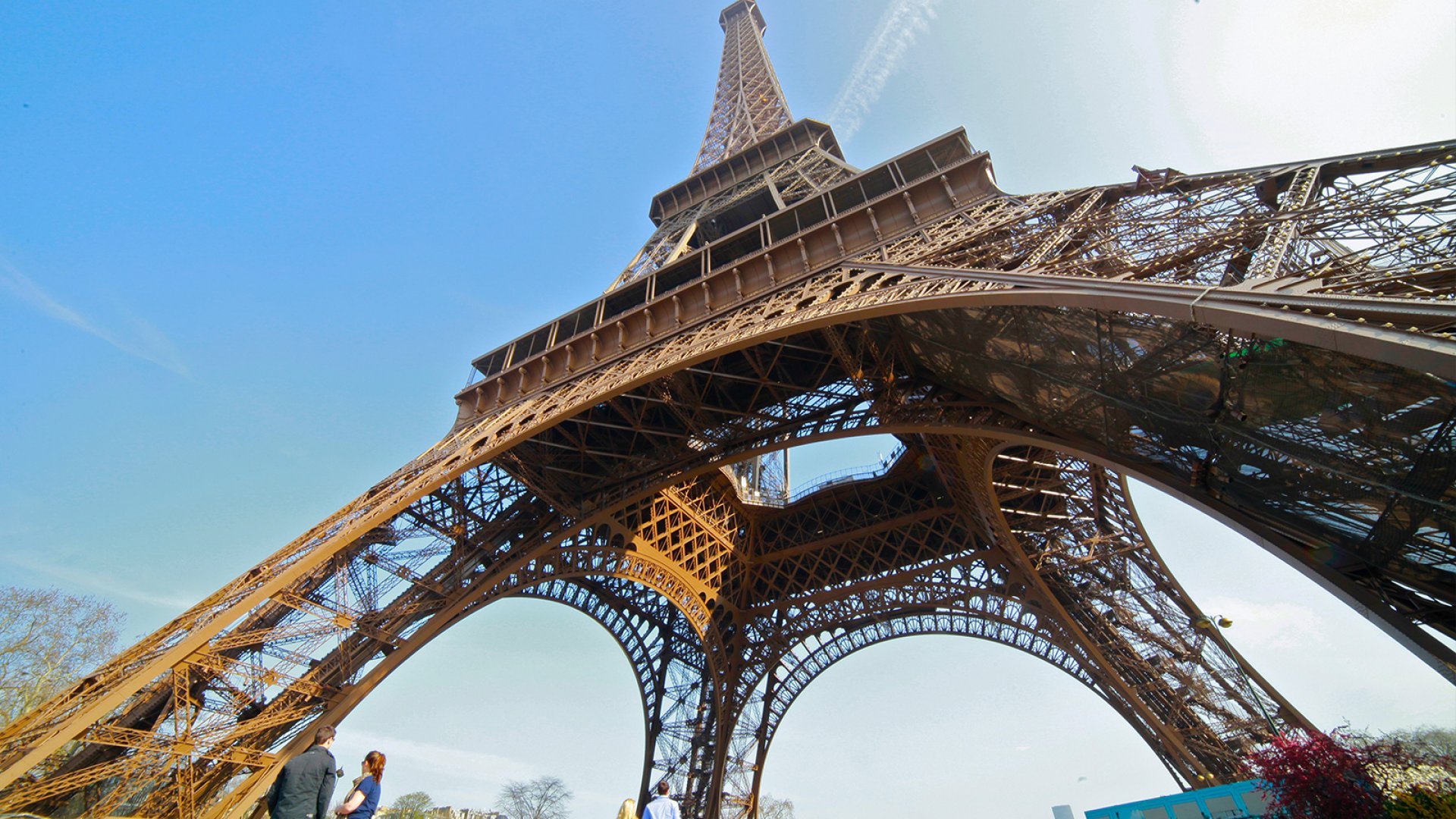 Desalojan Torre Eiffel ante falsa amenaza de bomba