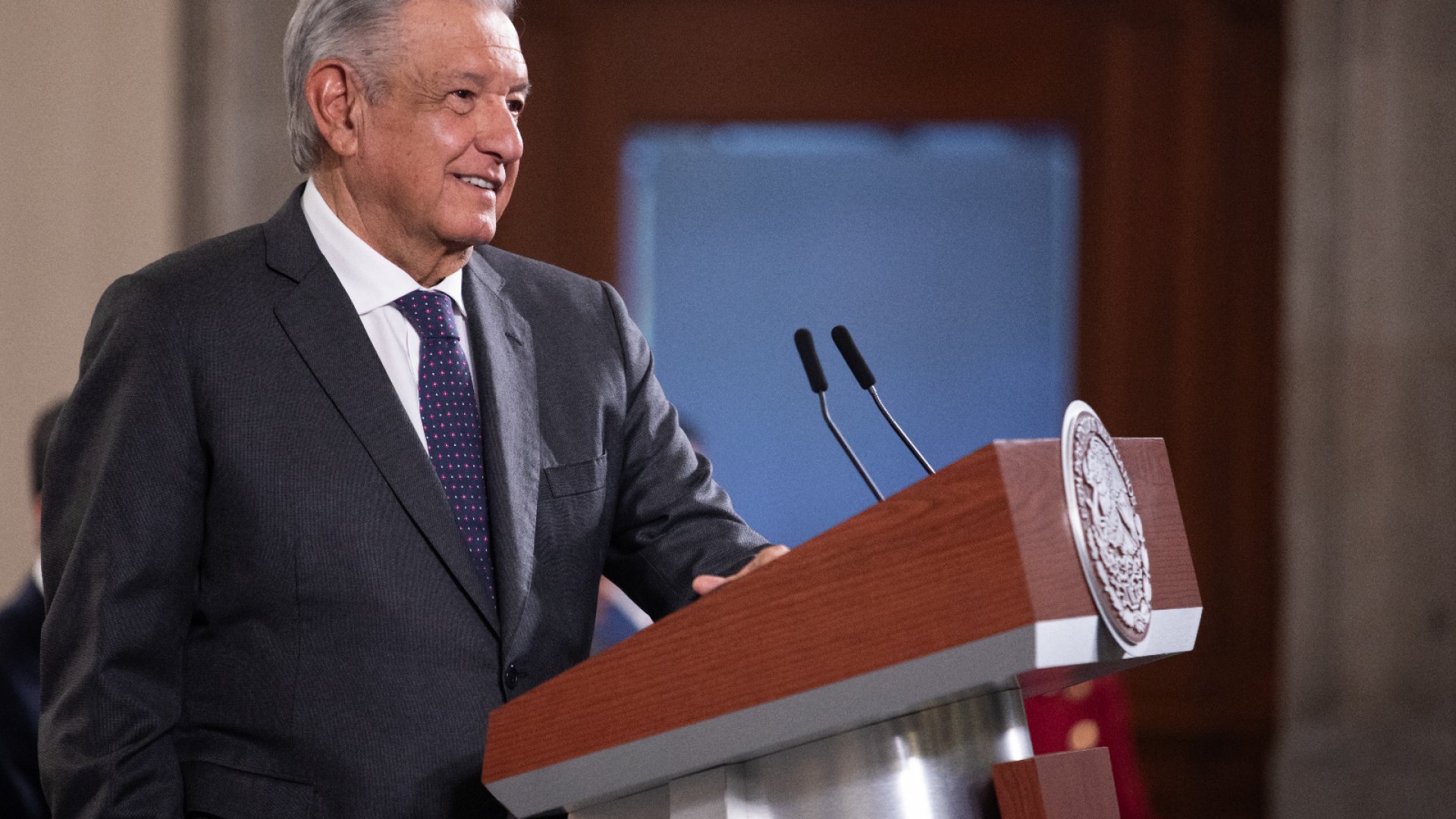 AMLO afirma que padres decidirán acerca de libros de texto en caso de la SCJN detenga su distribución