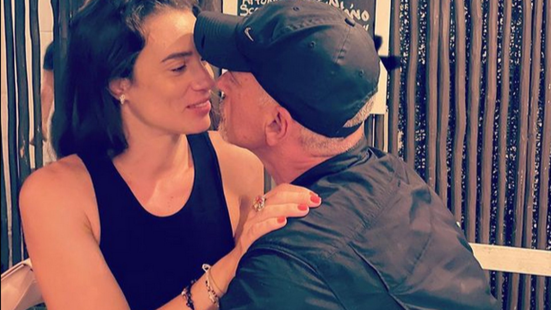 Presenta Eros Ramazzotti a su novia 25 años menor que él
