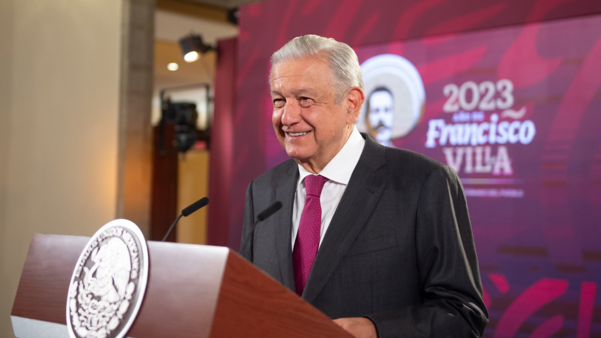 AMLO adelanta que Octavio Romero se quedará en Pemex