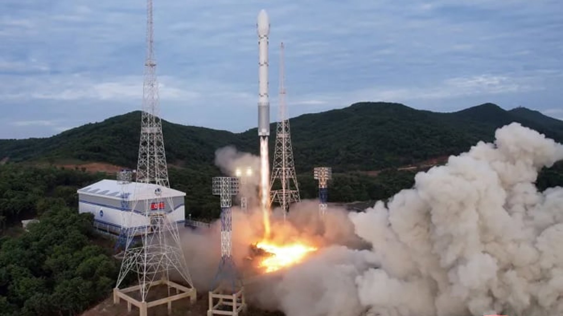 Corea del Norte admite nuevo fracaso lanzando un satélite