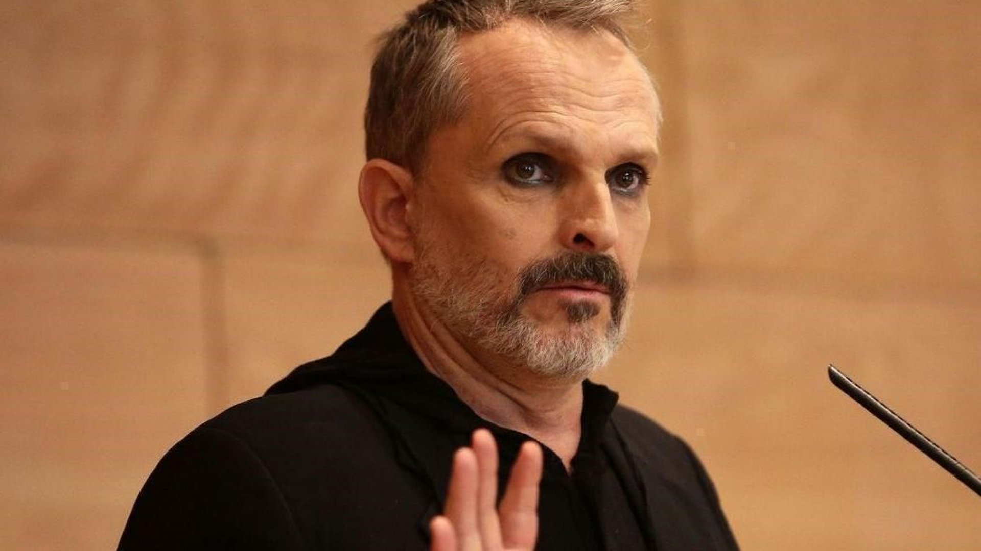 Miguel Bosé denuncia asalto a su casa ante la FGJ
