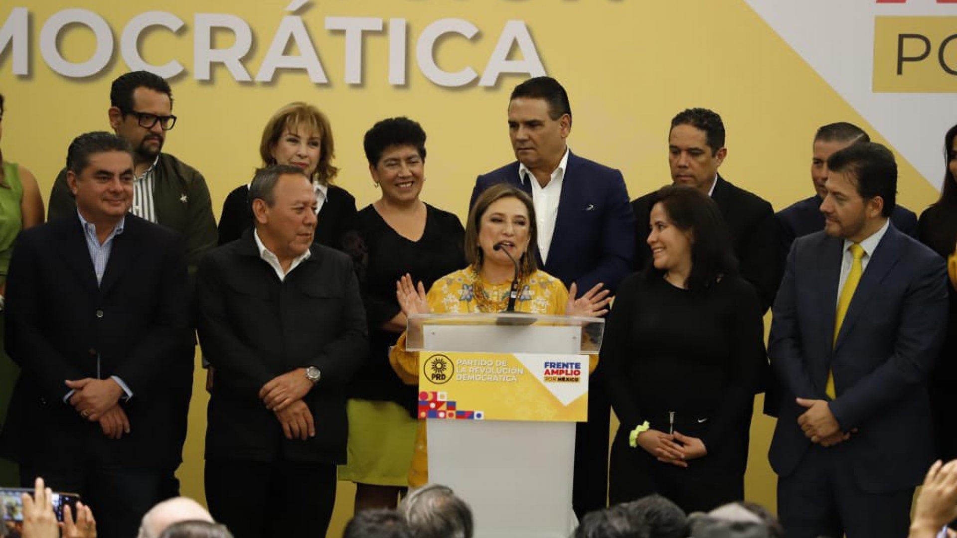 Tras amago de rompimiento con el Frente, PRD anuncia que va con Xóchitl Gálvez