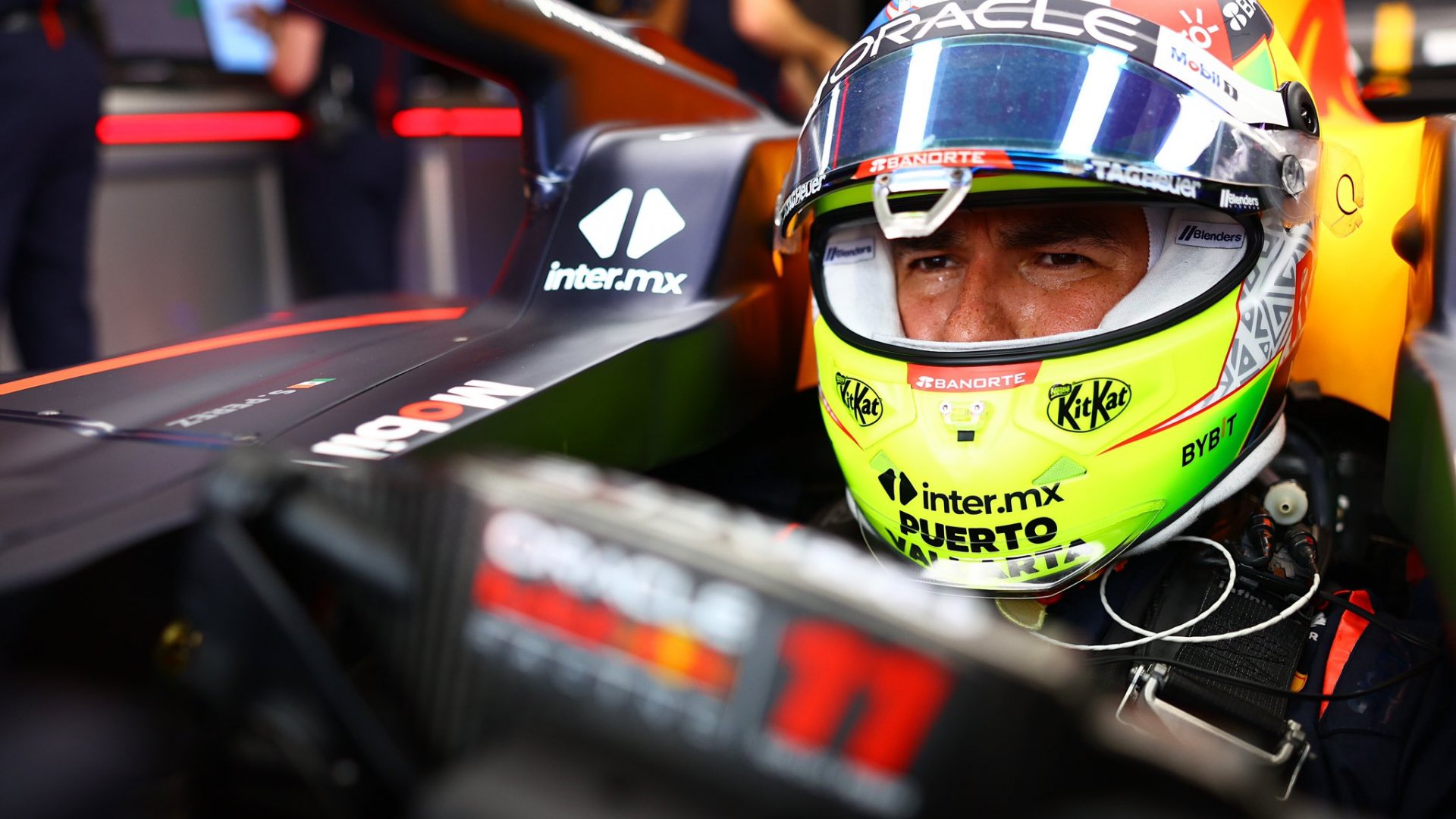 ¿Checo está en duda para 2024 con Red Bull?