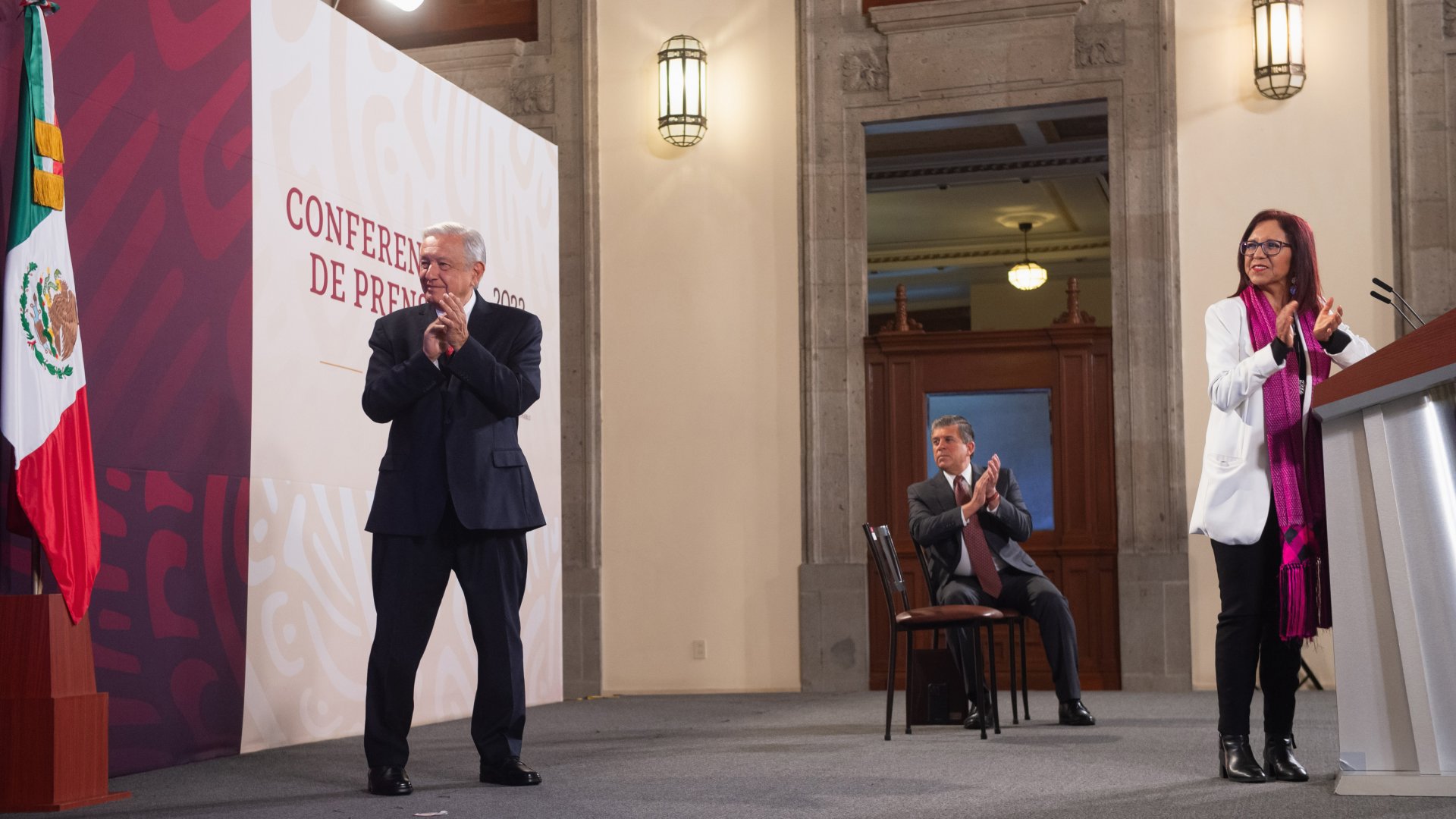 AMLO afirma que entregará bastón de mando a quien gane la interna de Morena en septiembre