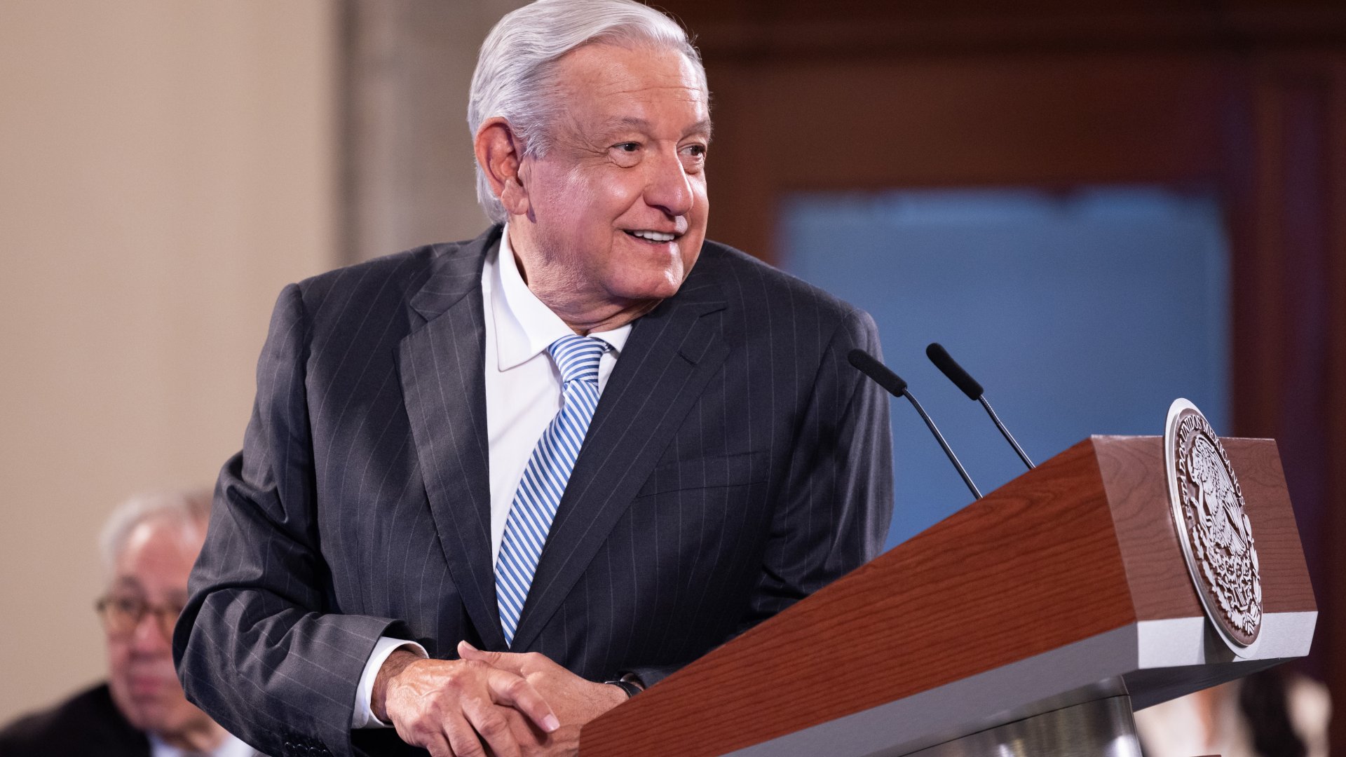 AMLO celebra entrega de libros de texto en 30 estados: ‘ya pasó ese aire autoritario’ 