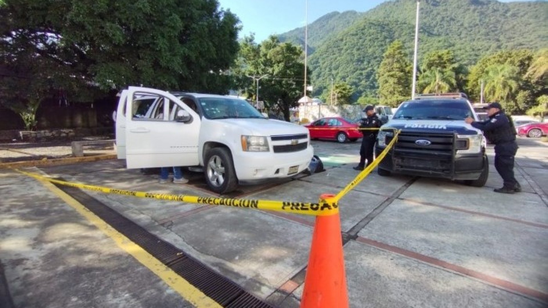 Balean camioneta de Fuerza Regida; escolta muere tras resistir asalto