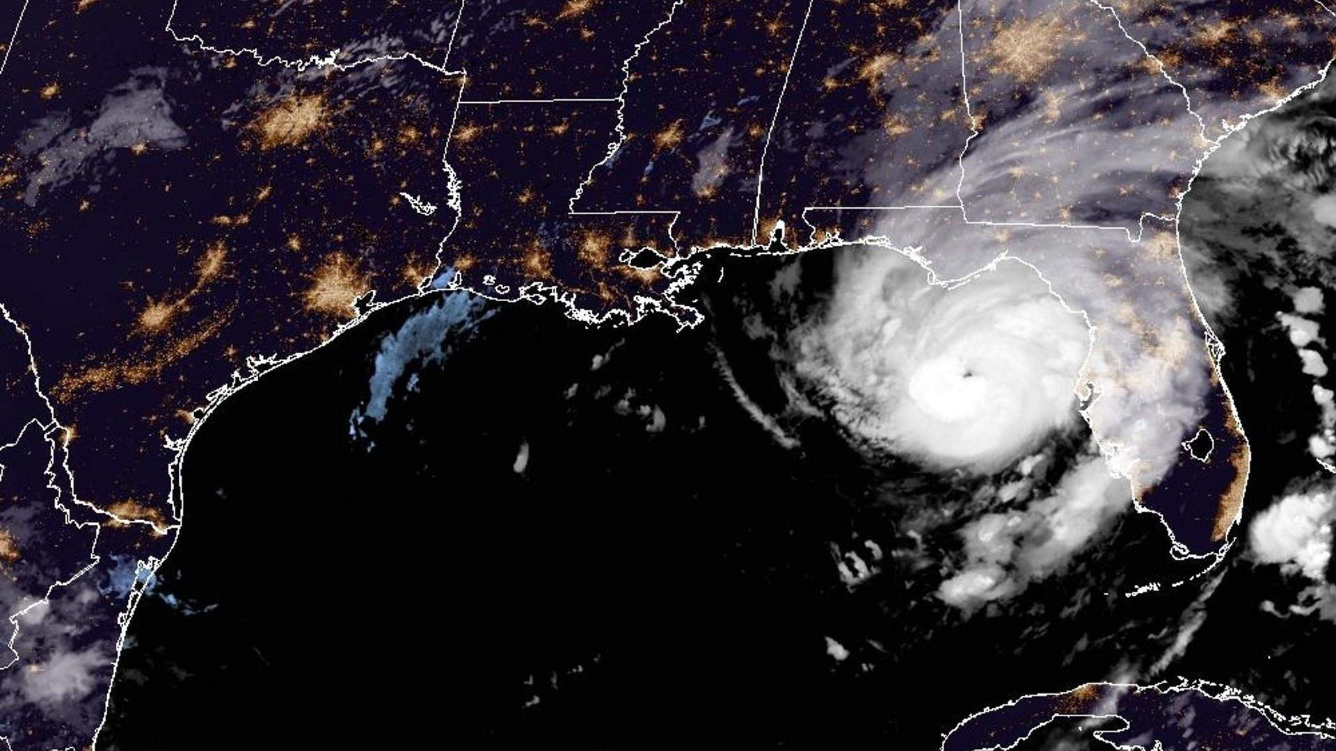 Idalia arriba a Florida como huracán categoría tres