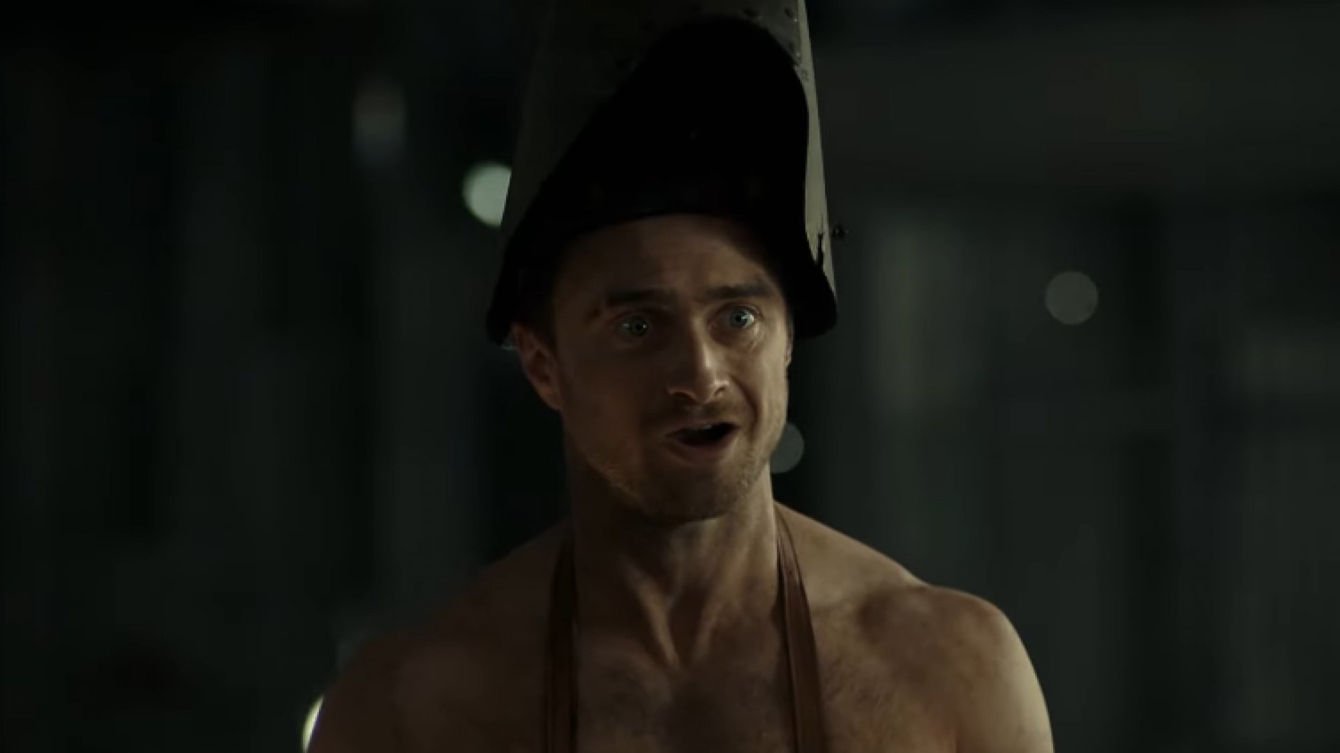 Daniel Radcliffe aparece ‘rayado’ en ‘Miracle Workers’