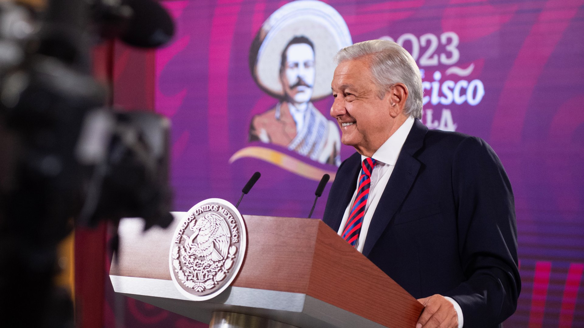 AMLO recuerda que derrotó a Ebrard en encuesta de 2012 y reafirma ‘no habrá dedazo’