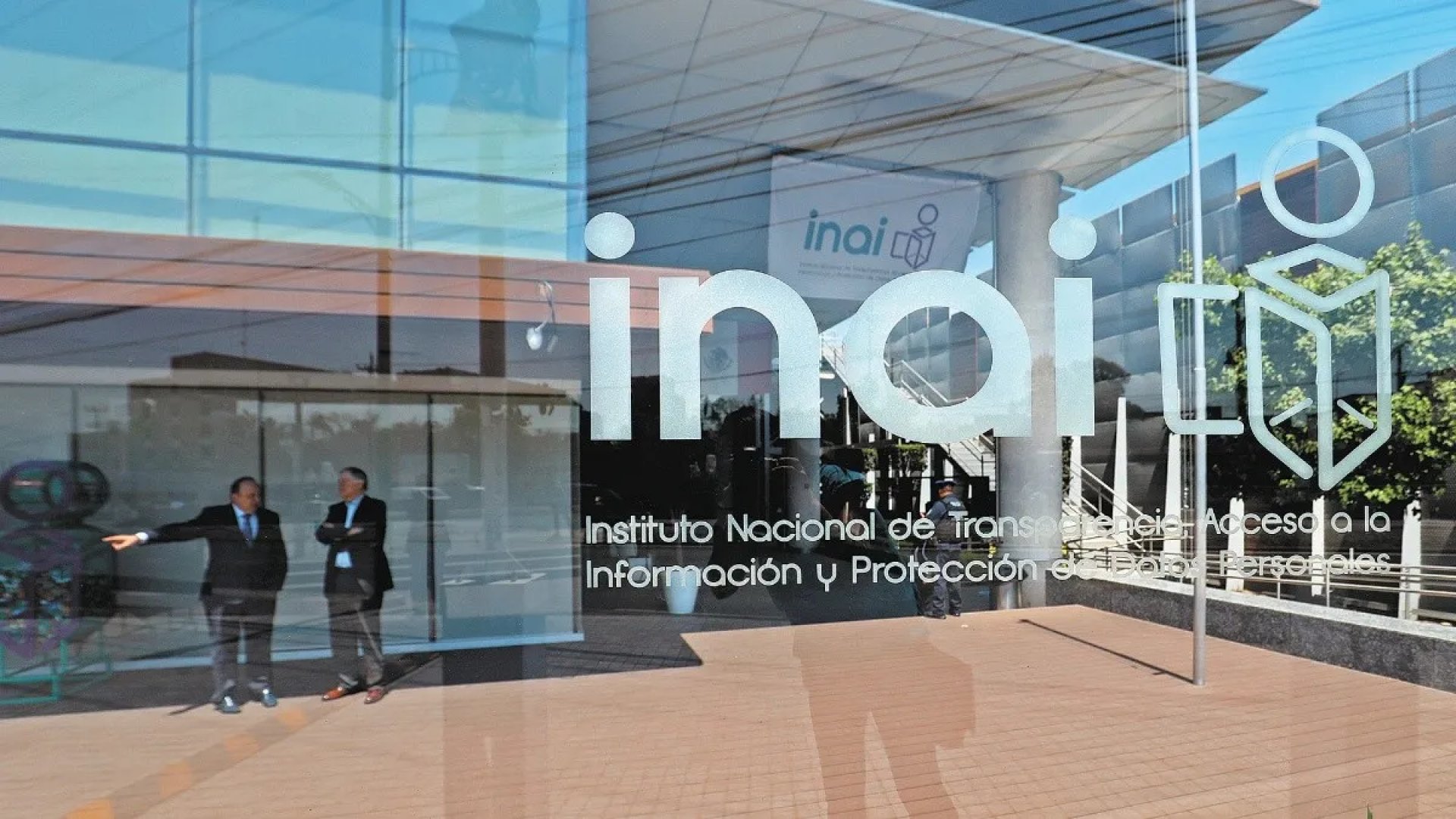 Inai ordena a FGR transparentar versiones públicas de órdenes de aprehensión contra García Luna