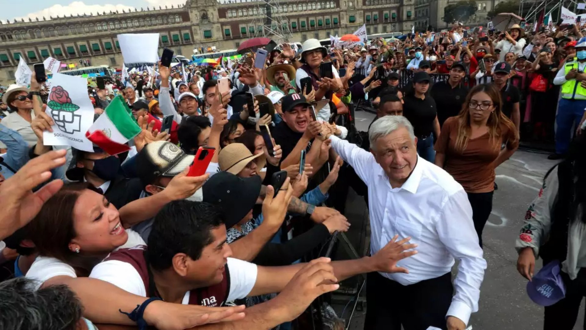 Aprueban con un 76 % el trabajo de AMLO, indica Enkoll