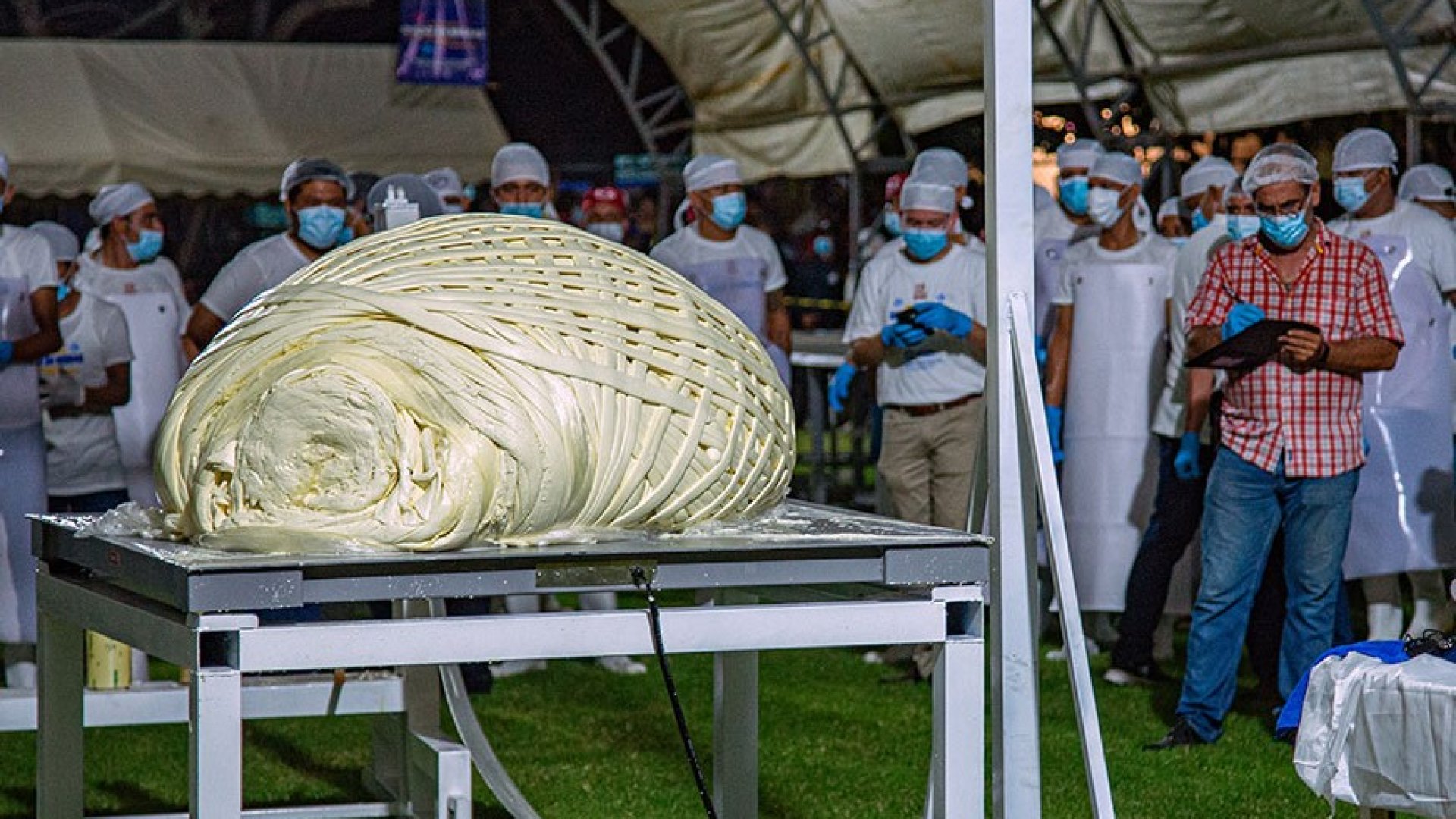Chiapas rompe Récord Guinness del queso de hebra más grande del mundo