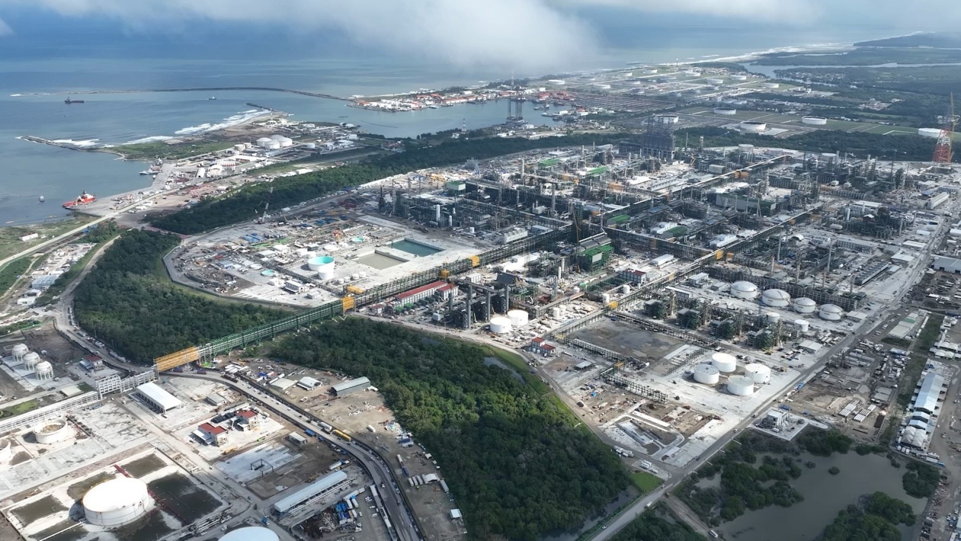 Refinería de Dos Bocas empieza a producir este 1 de septiembre: López Obrador