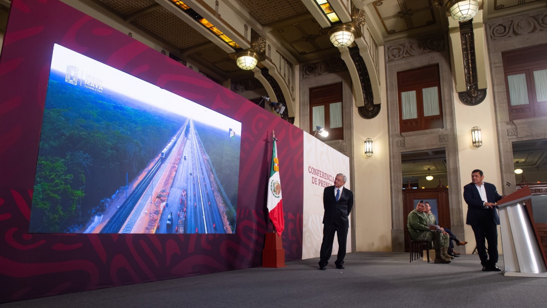 AMLO entrega Tren Maya a Sedena tras renuncia de Javier May a Fonatur