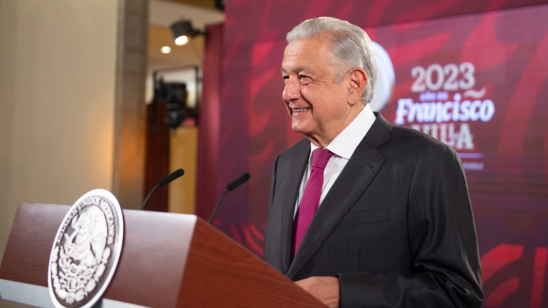 ‘Tengo mucho que agradecerle y reconocerle’: AMLO asiste a informe de Alfredo del Mazo