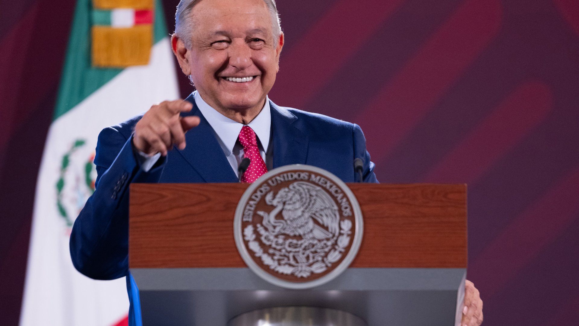 AMLO afirma que con encuesta de Morena ‘se acabó el dedazo’