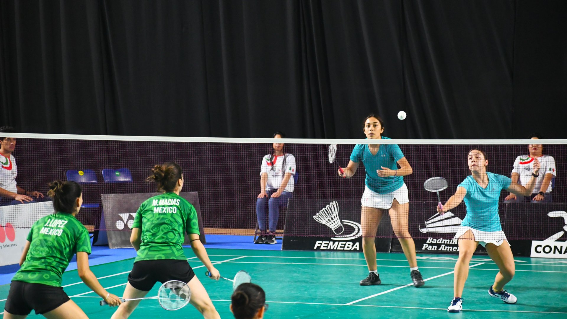 Trío dorado: México arrasa en justa internacional de bádminton