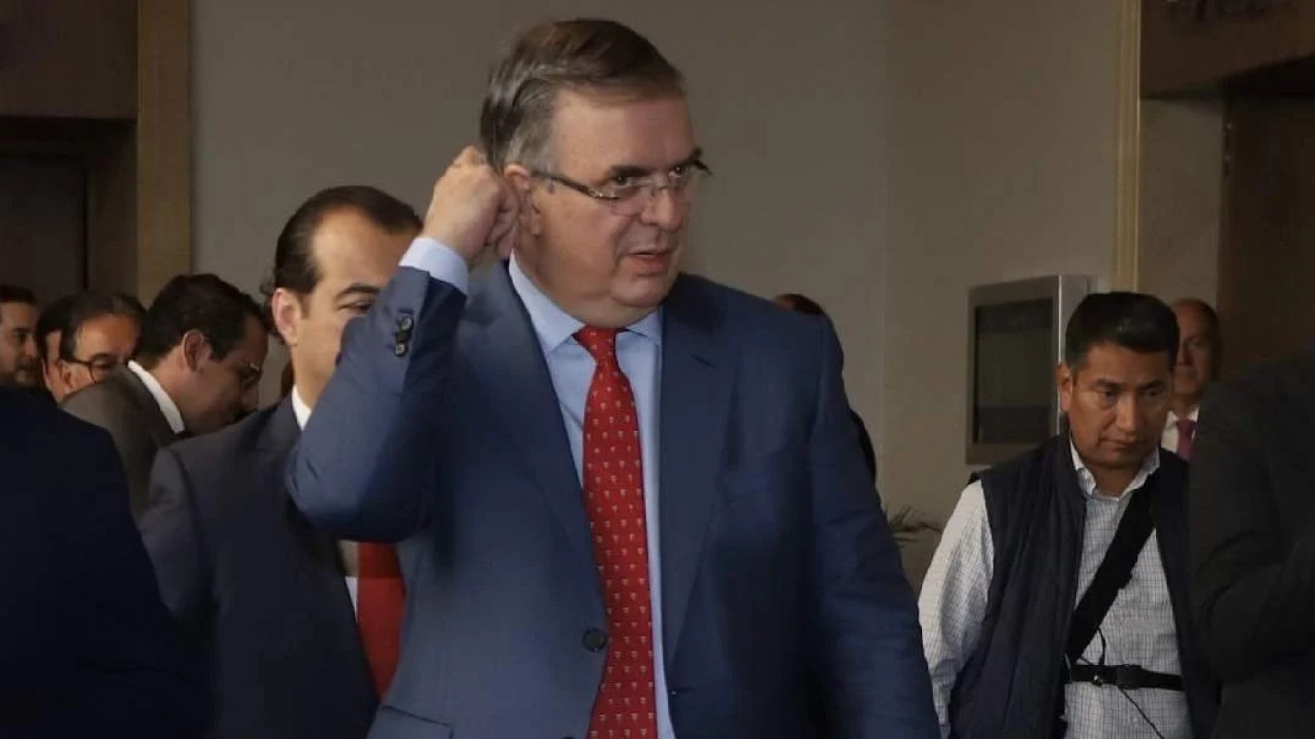 Ebrard pide reposición de encuesta por irregularidades en el proceso
