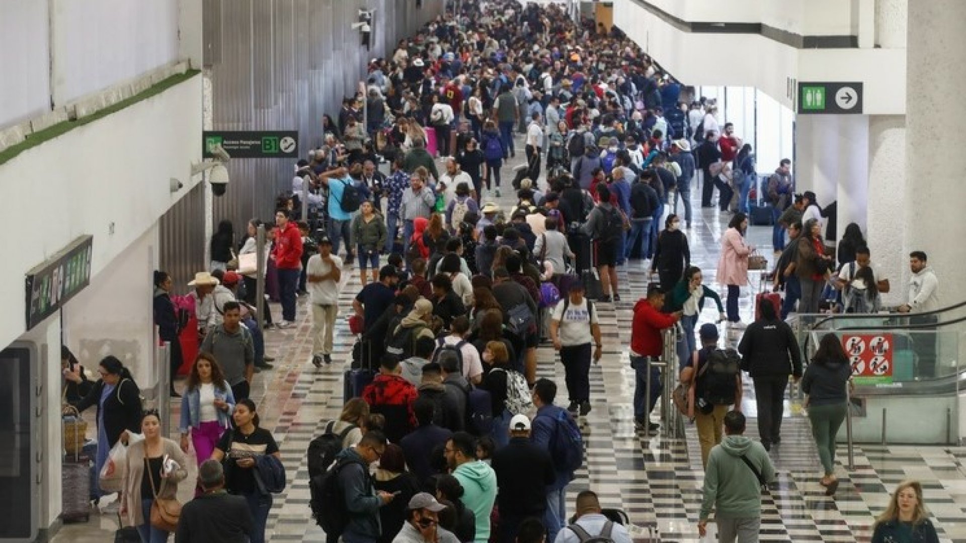 Hasta enero reducirán operaciones en el AICM