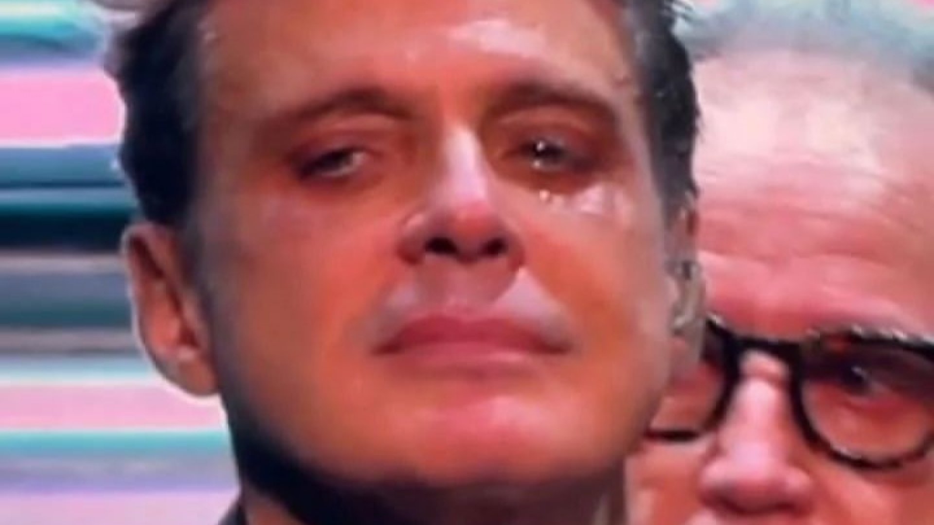 ¡Le ganó la emoción!; Luis Miguel rompe en ‘llanto’ durante su último concierto en Chile