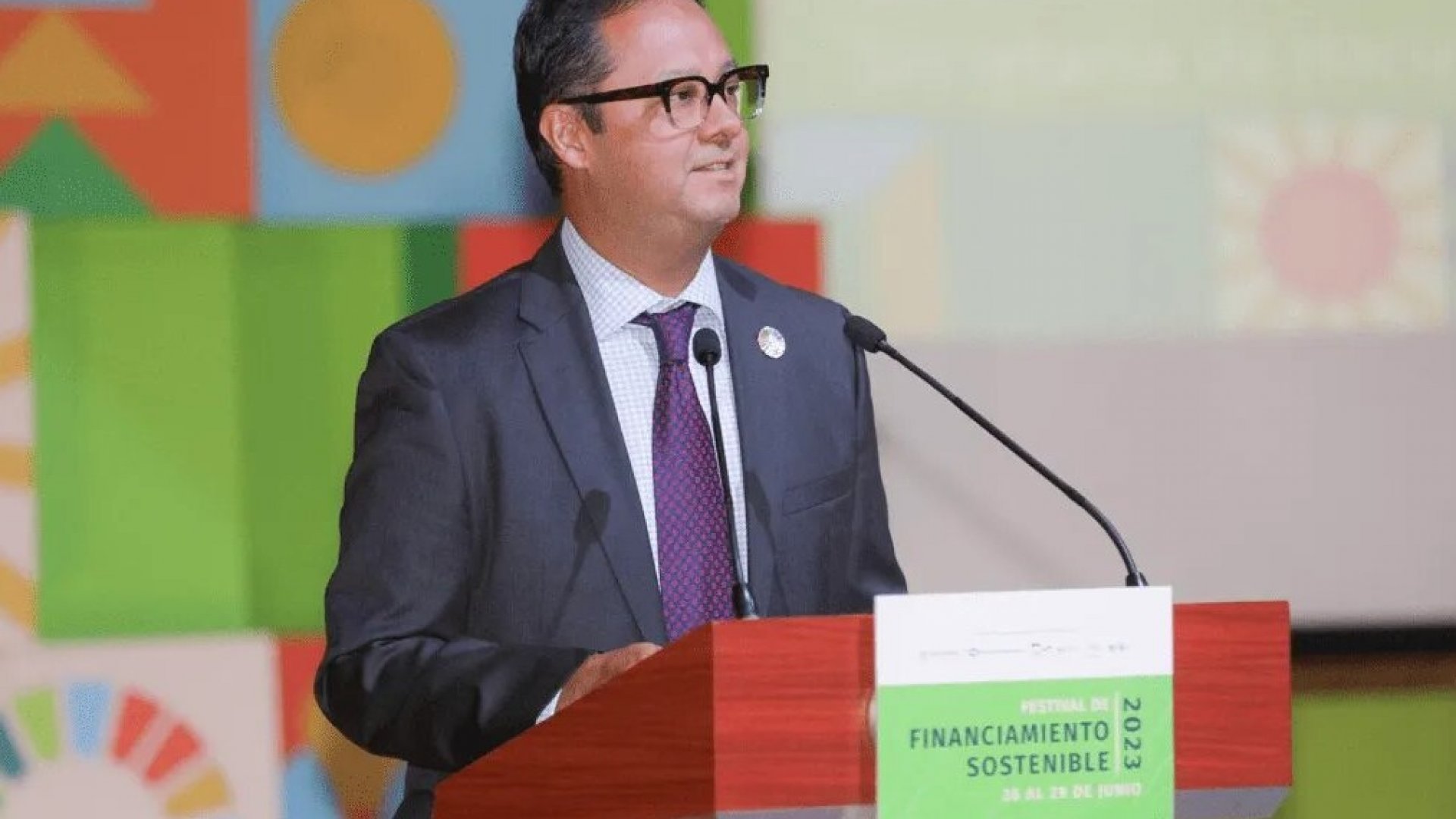 Subsecretario de Hacienda, Gabriel Yorio González, felicita a Sheinbaum por su triunfo