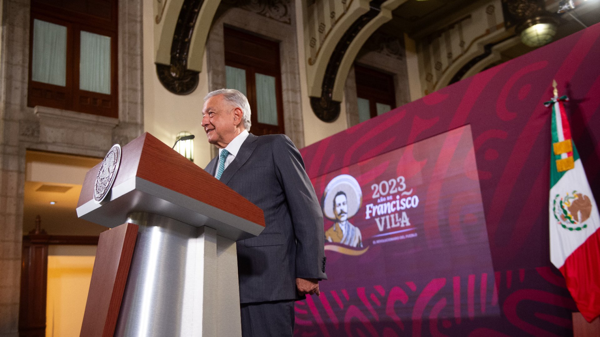 AMLO anuncia que AICM regresará a categoría 1 de seguridad aérea