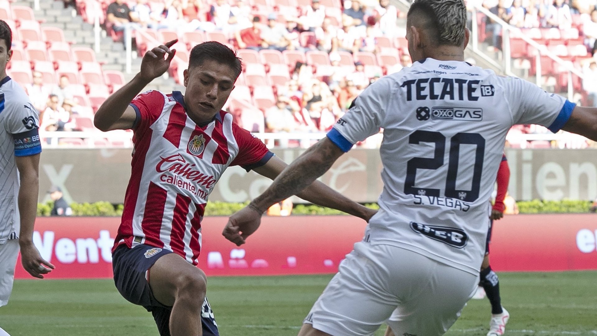 Multan a Chivas por queja del gol anulado contra Rayados