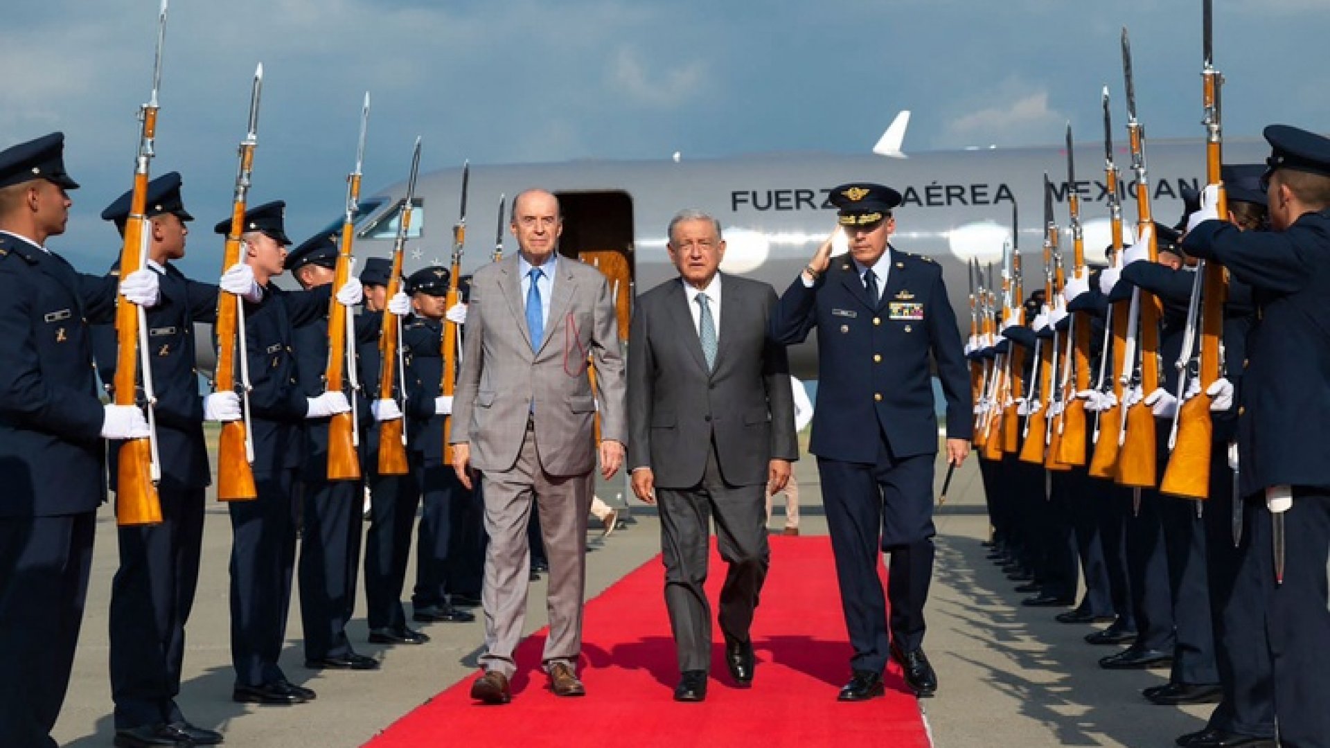 AMLO se reúne con Gustavo Petro en Cali, Colombia