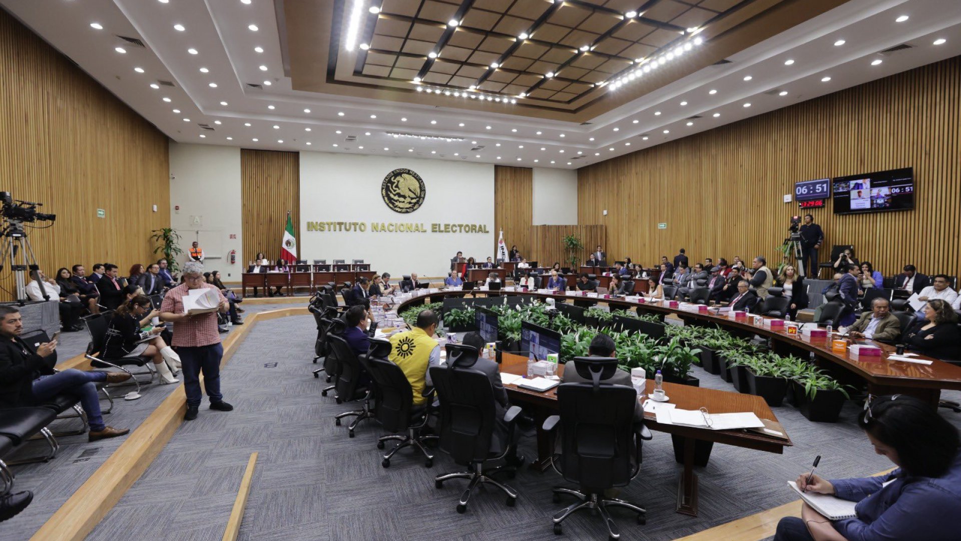 Destraban en INE pleito por comisiones