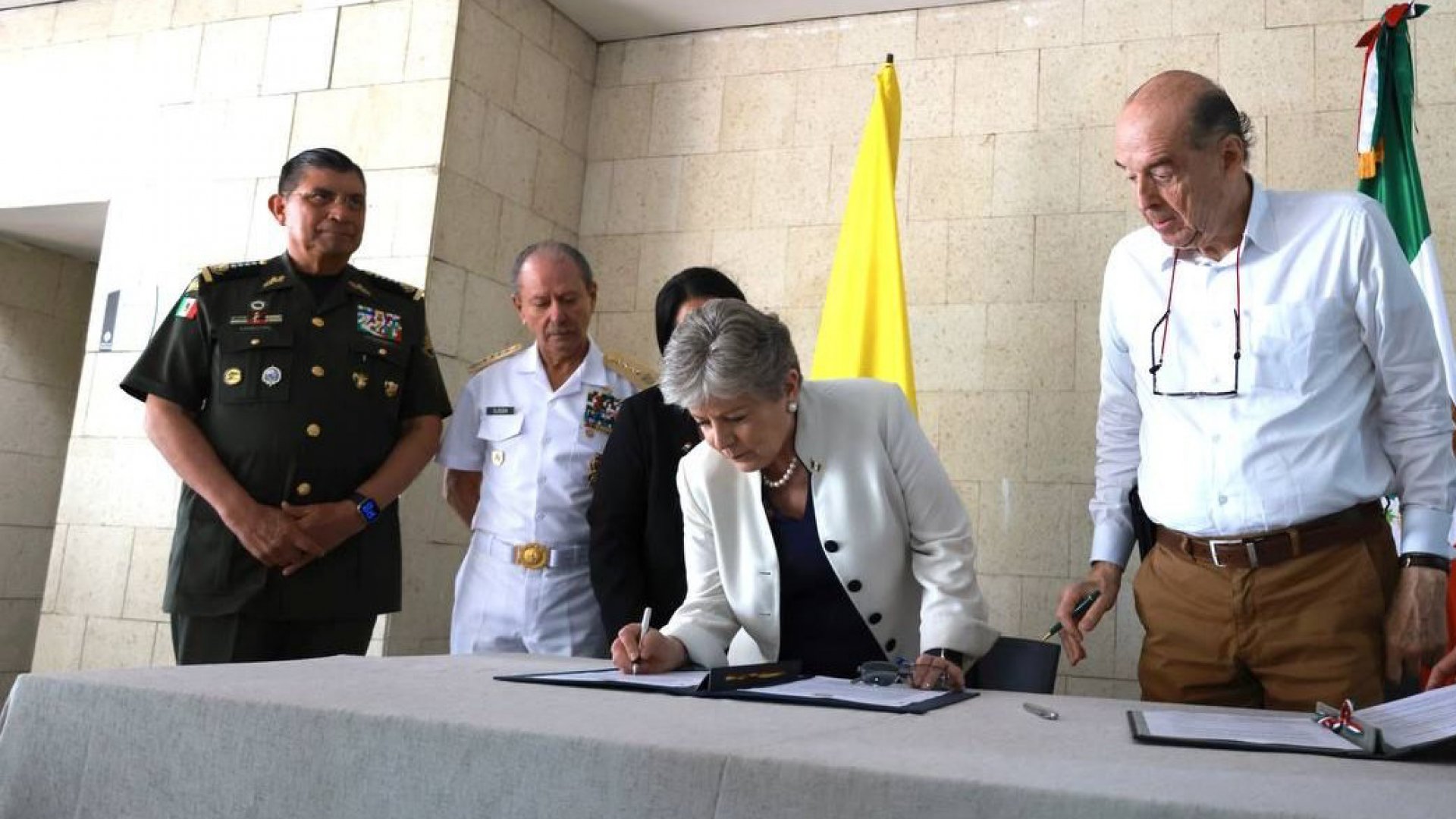Urgen México y Colombia cambiar enfoque para combatir drogas