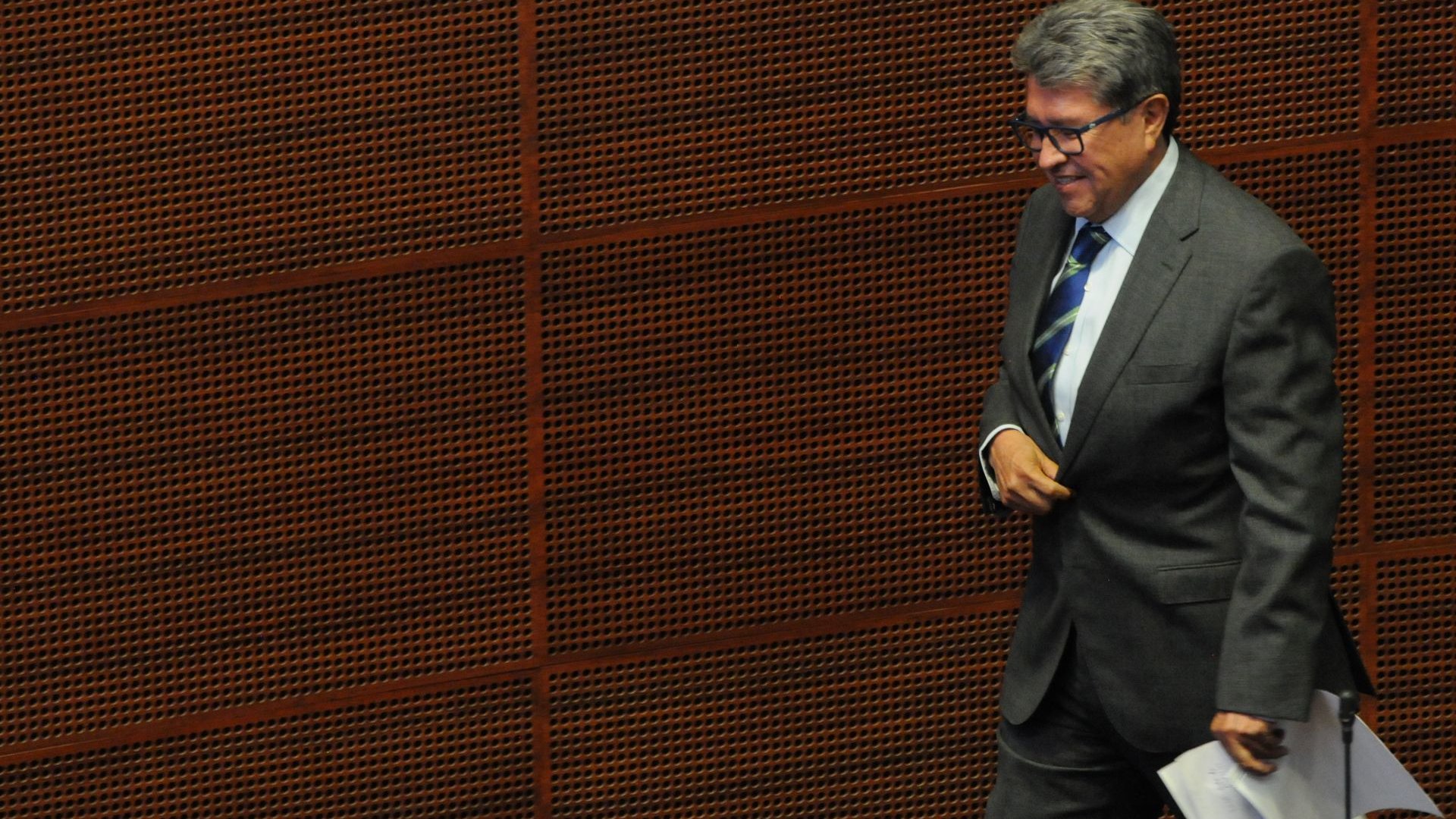 Ricardo Monreal se baja de la contienda por la candidatura de Morena a la CDMX