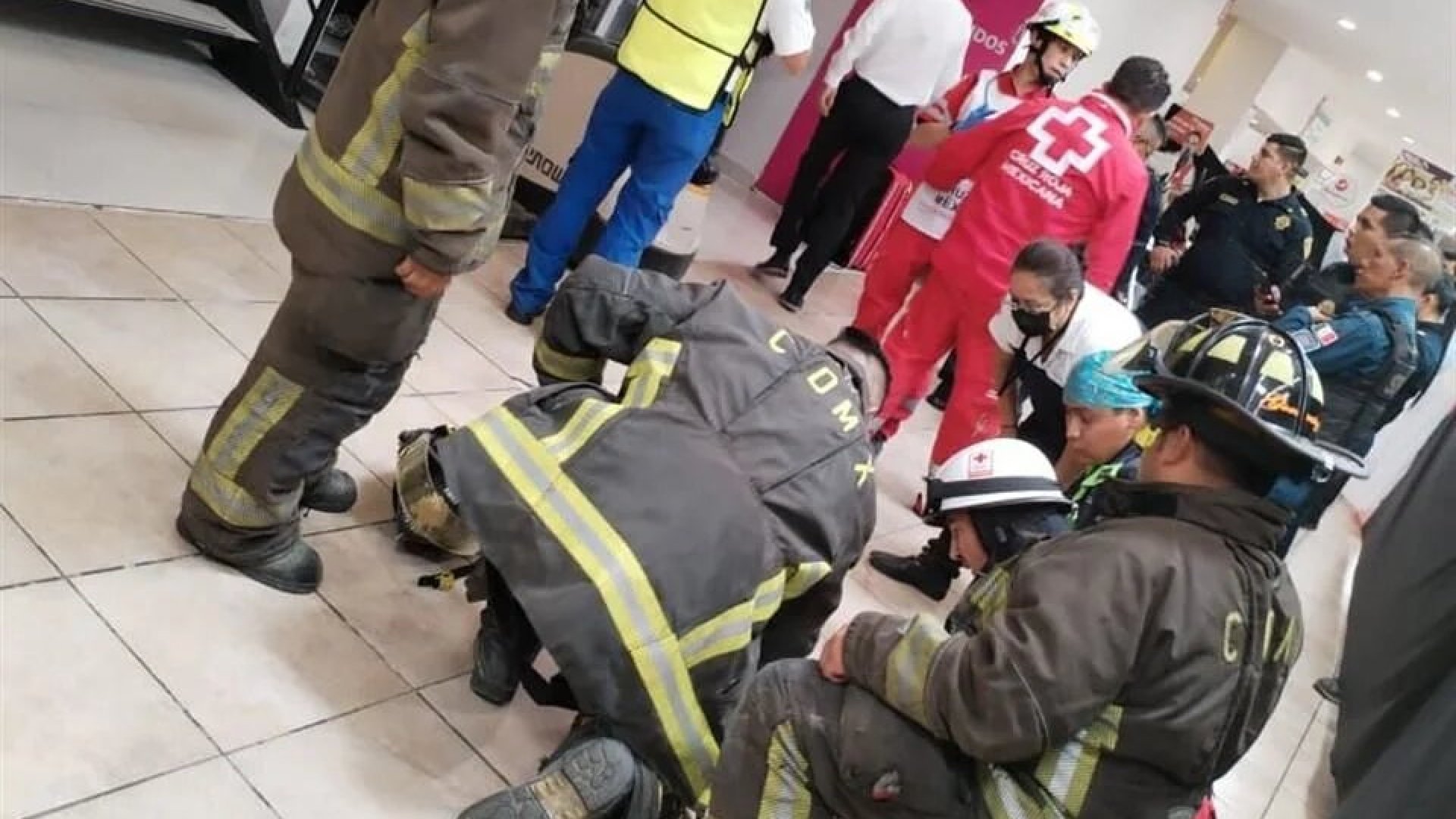 Muere mujer tras desplome de elevador en Gran Sur