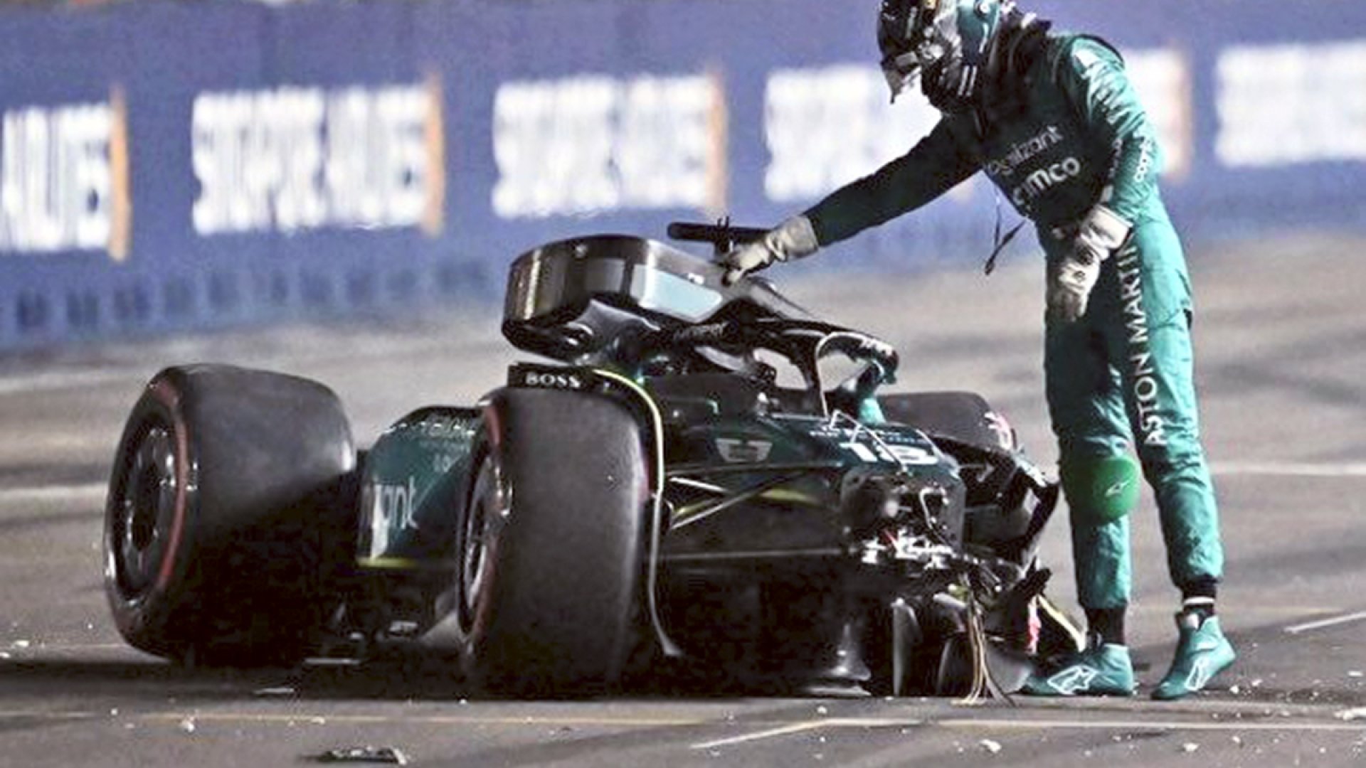 El Aston Martin quedó irreconocible tras su gran accidente en la Q1