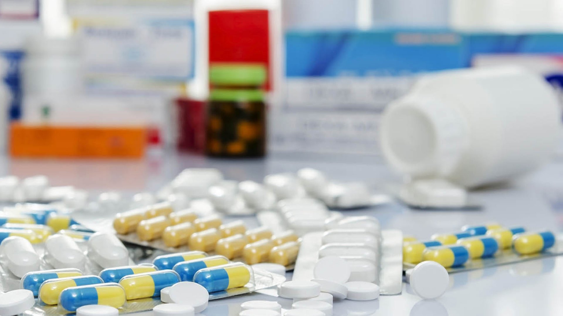 Decomisan 50 mil cajas de medicamento caduco en inmueble de Ecatepec
